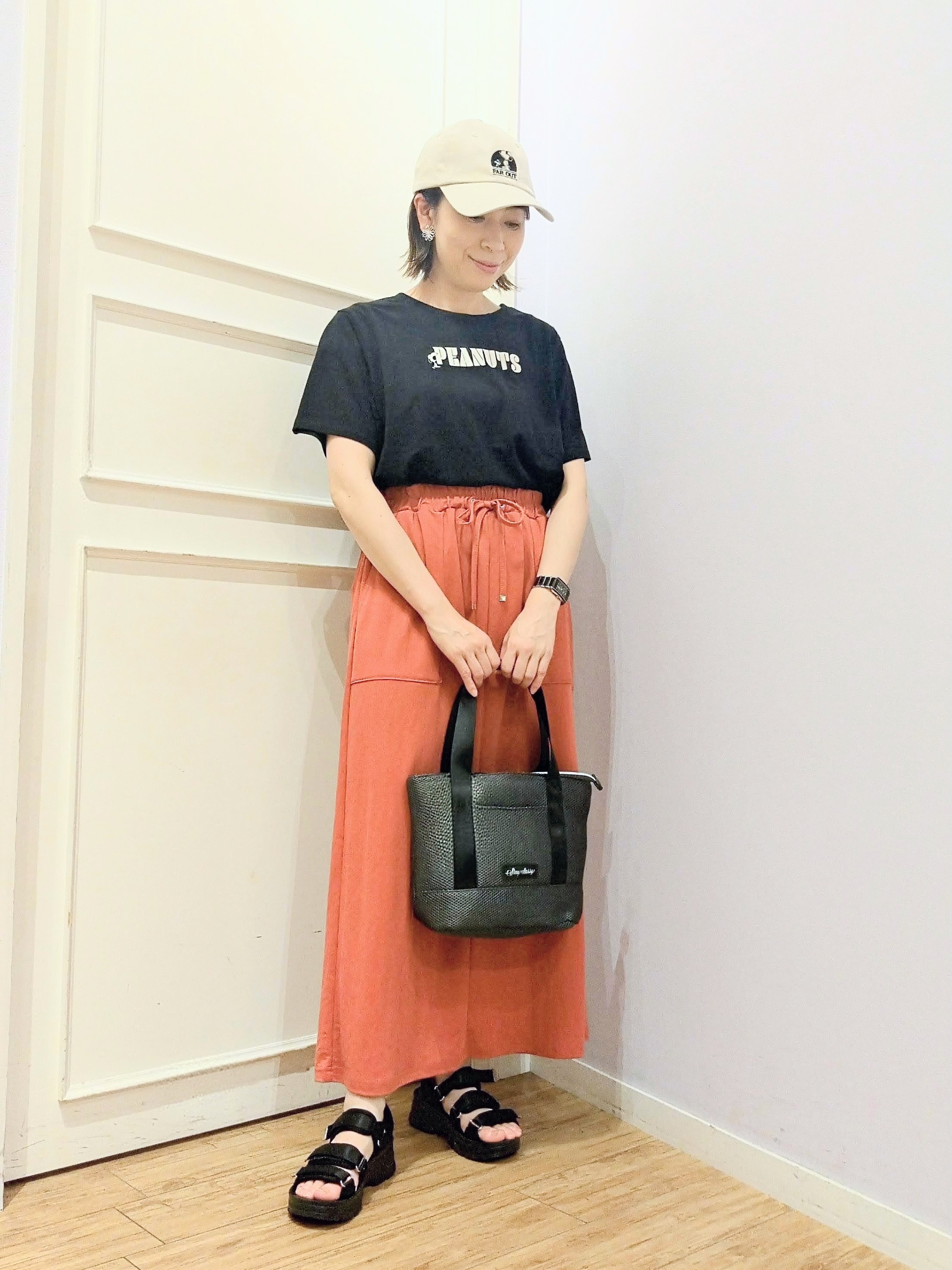 miomioさんの「SHOO･LA･RUE｜【PEANUTS】ひんやりプリントTシャツ」を使ったコーディネート
