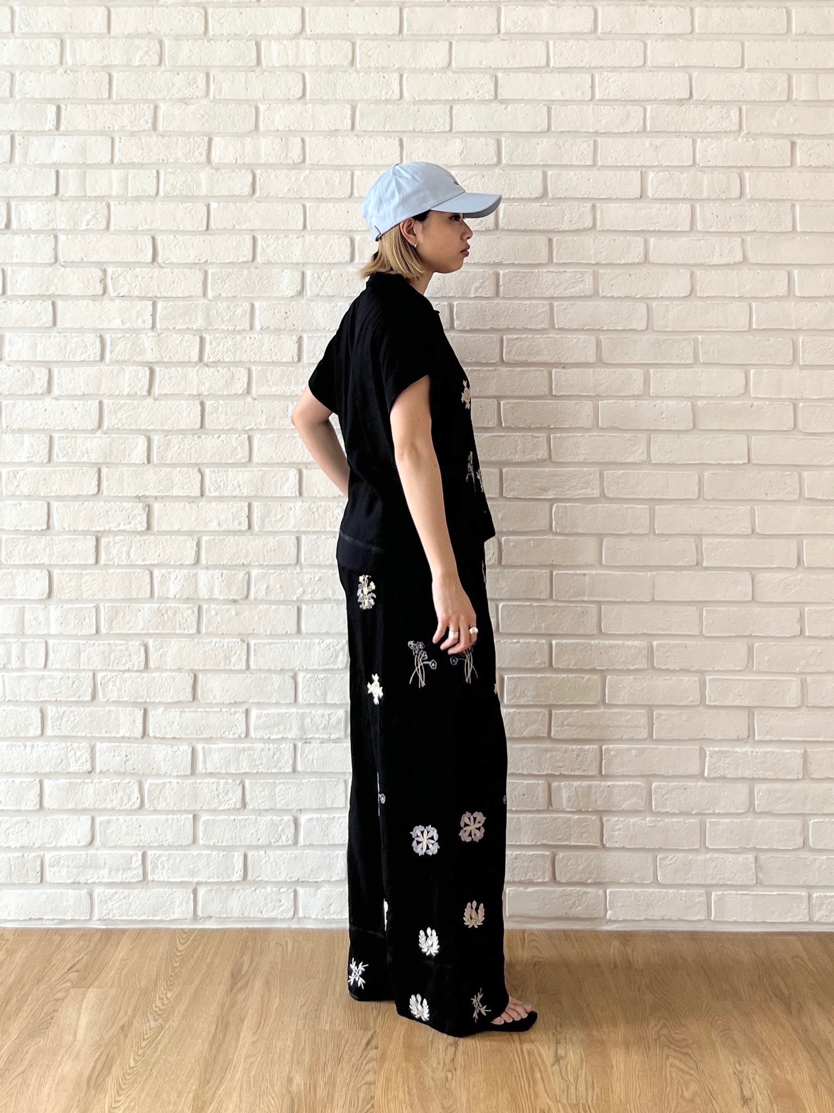 Harukaさんの「INDIVI｜アート刺繍半袖シャツ【セットアップ可能】」を使ったコーディネート