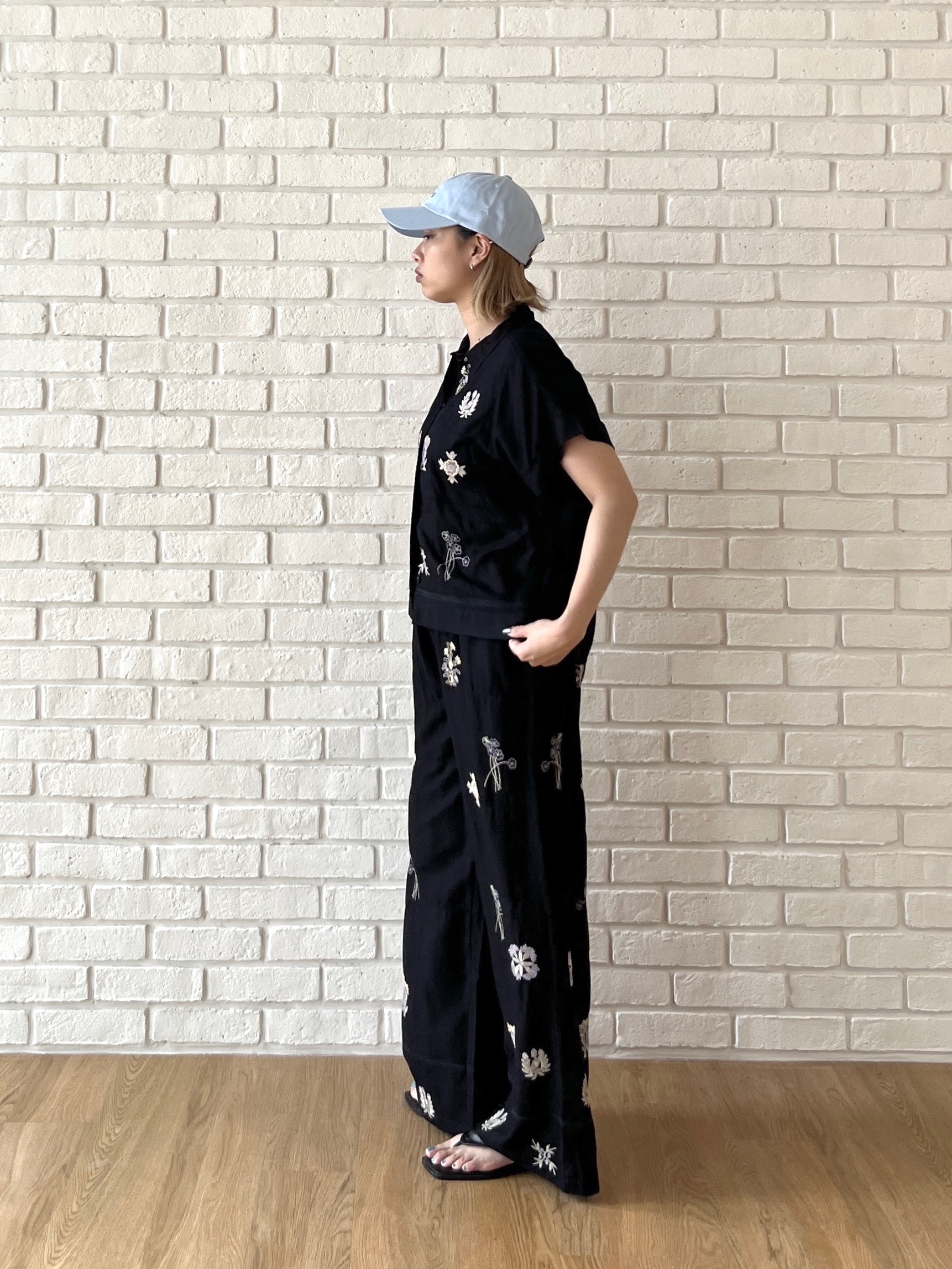 Harukaさんの「INDIVI｜アート刺繍半袖シャツ【セットアップ可能】」を使ったコーディネート