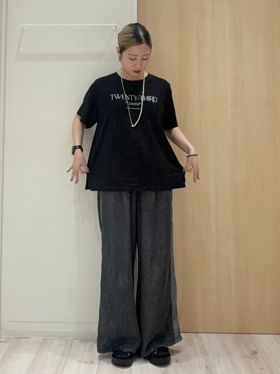 KAIRIさんの「SHOO･LA･RUE｜【ひんやり/洗濯機可/S-LL】オンにもオフにも マルチに使えるボタンレスカーディガン」を使ったコーディネート