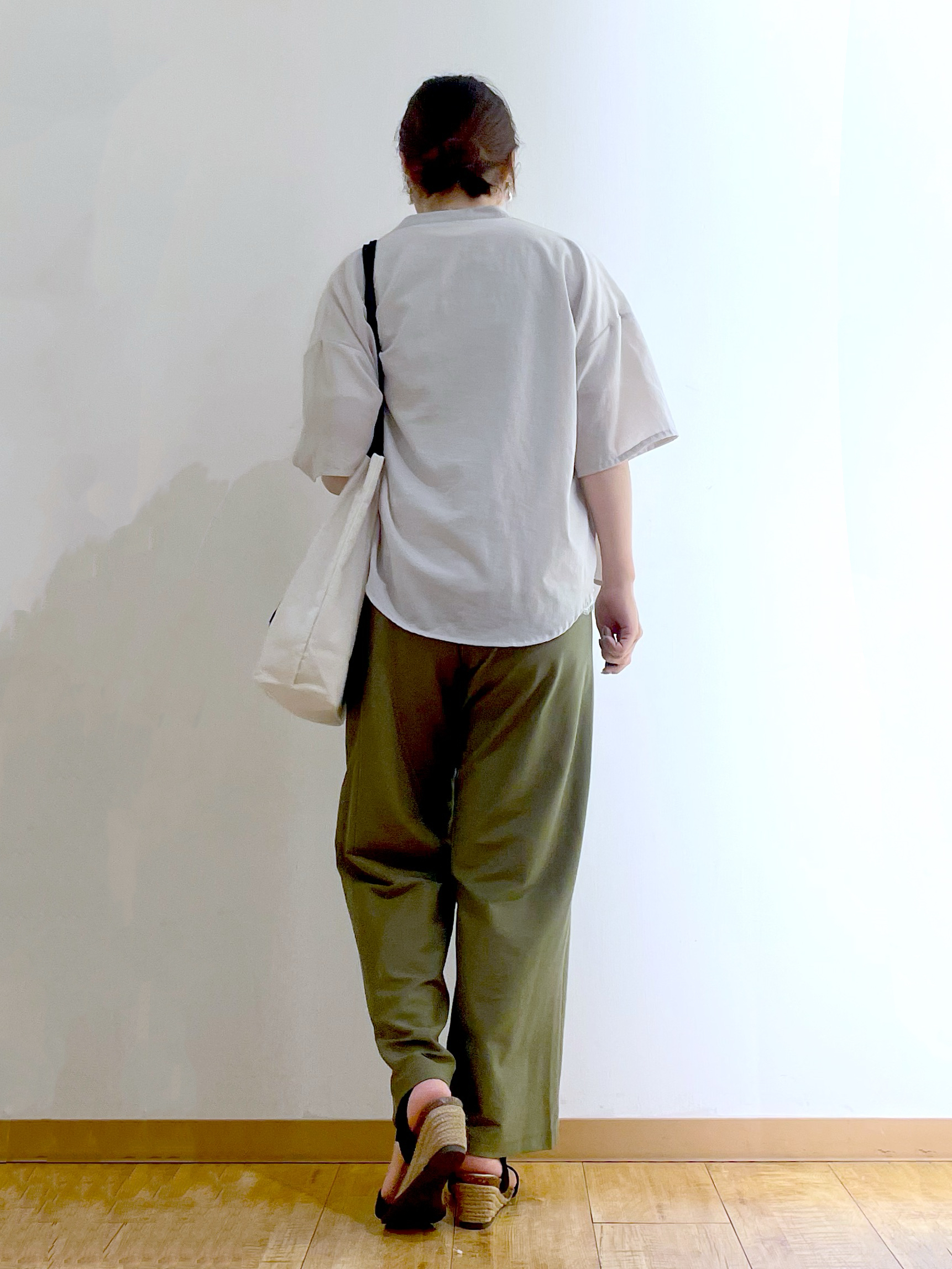 かのさんの「SHOO･LA･RUE｜【洗濯機可/S-LL】大人の抜け感 ゆるっと5分袖シャツ」を使ったコーディネート