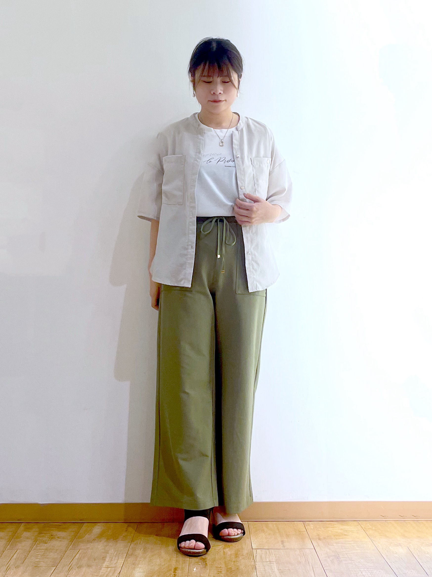 かのさんの「SHOO･LA･RUE｜【洗濯機可/S-LL】大人の抜け感 ゆるっと5分袖シャツ」を使ったコーディネート