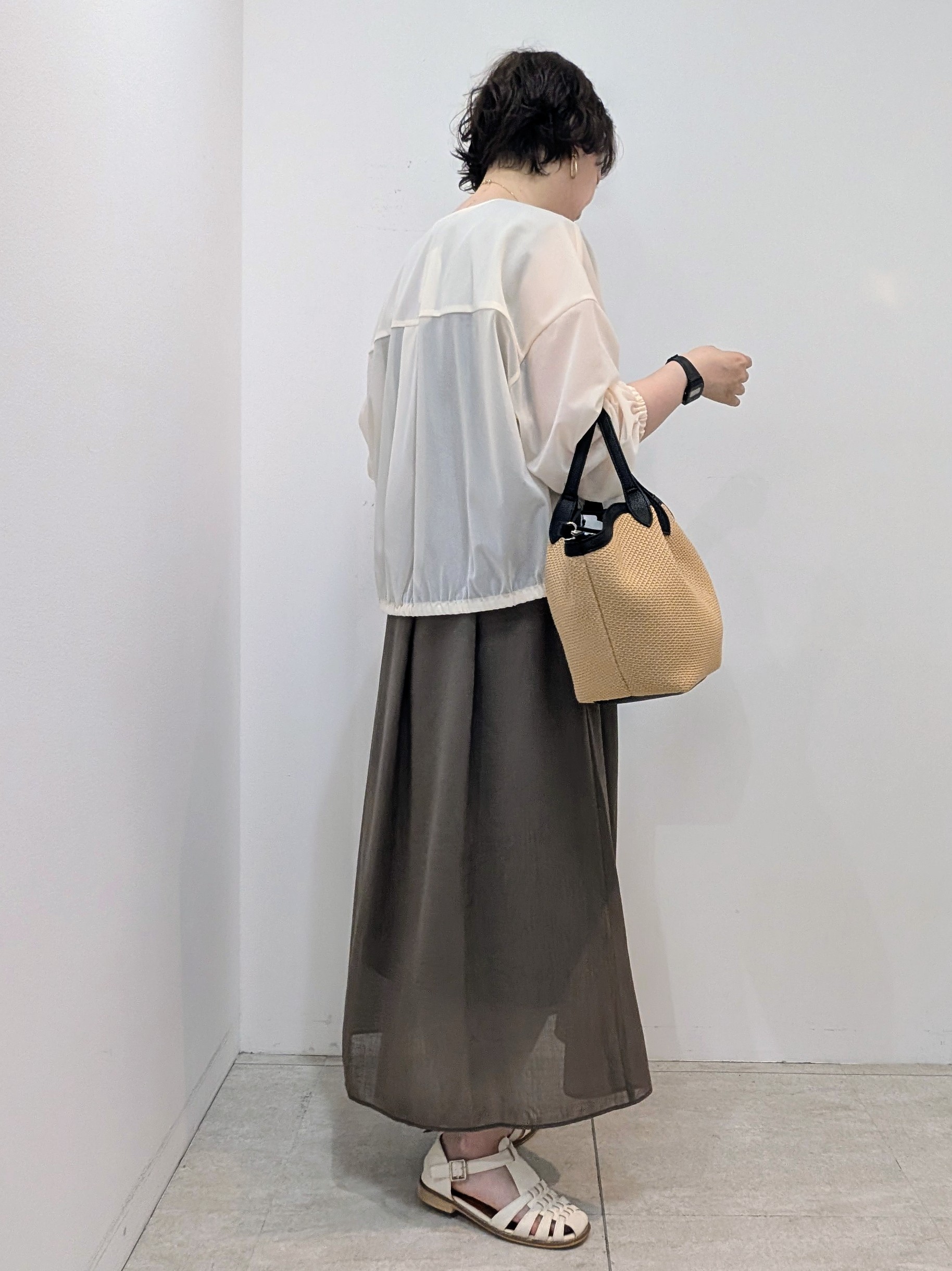 いこさんの「UNTITLED｜トリコットシアーブラウス」を使ったコーディネート