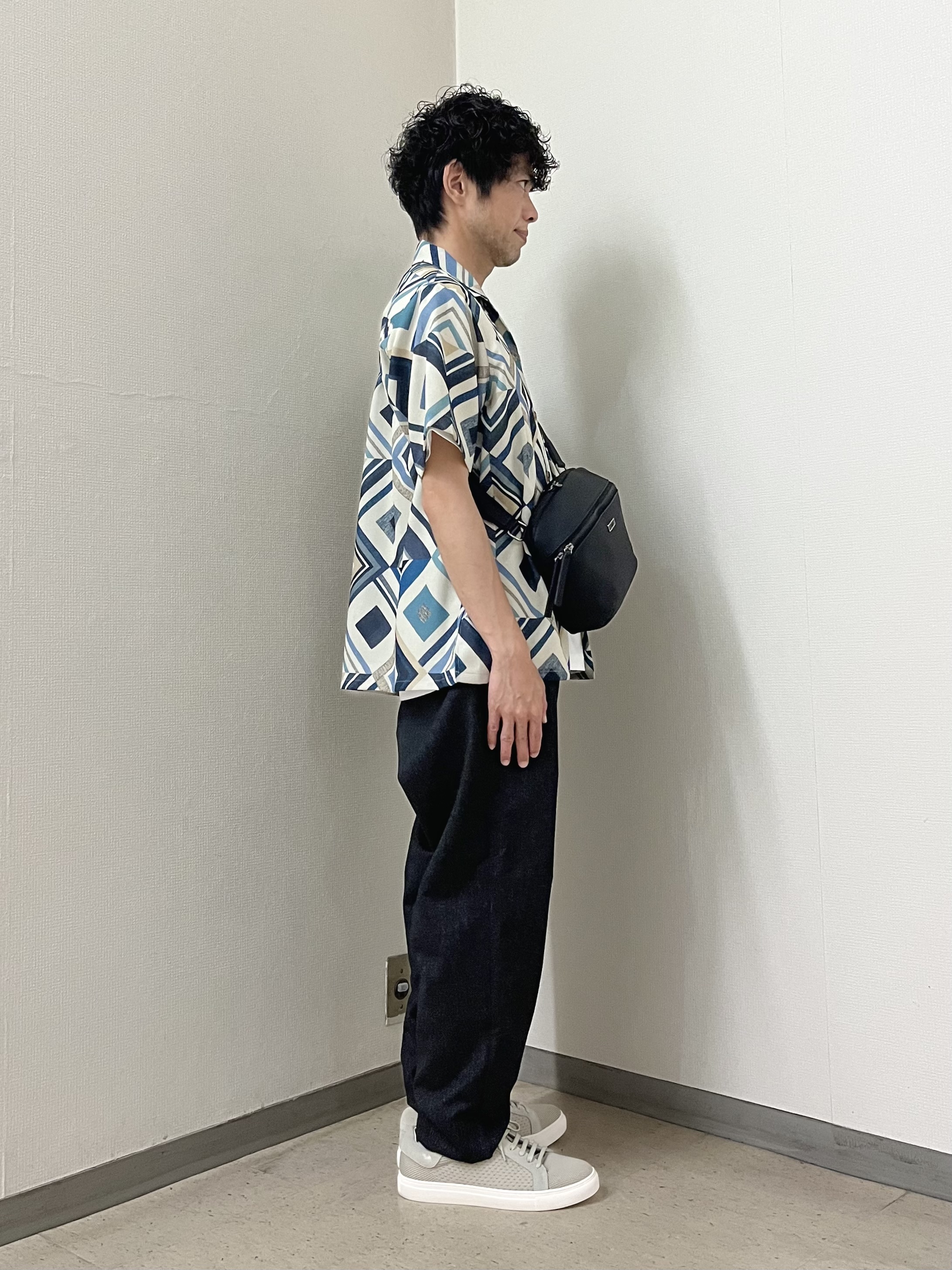 URAさんの「TAKEO KIKUCHI｜【吸汗速乾】タイル柄プリント 半袖シャツ」を使ったコーディネート