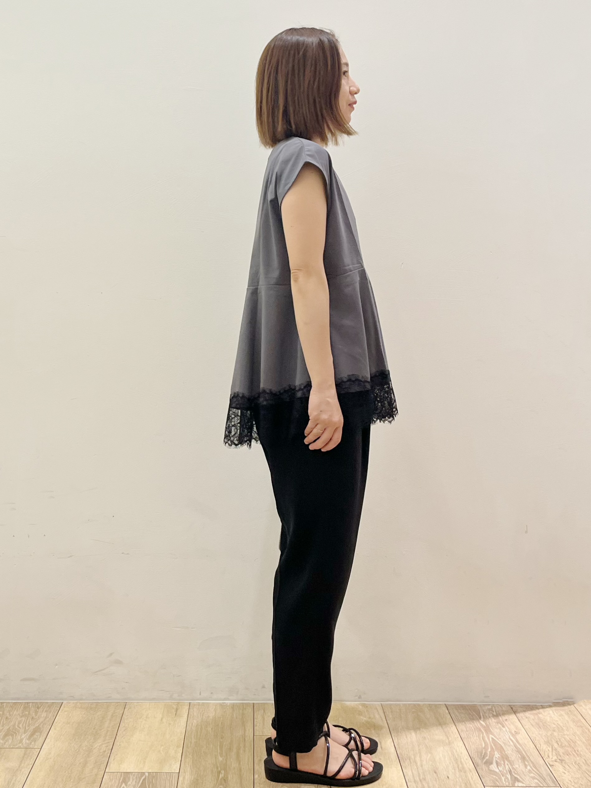 kcさんの「OPAQUE.CLIP｜裾レースペプラムカットソー【洗濯機OK】」を使ったコーディネート