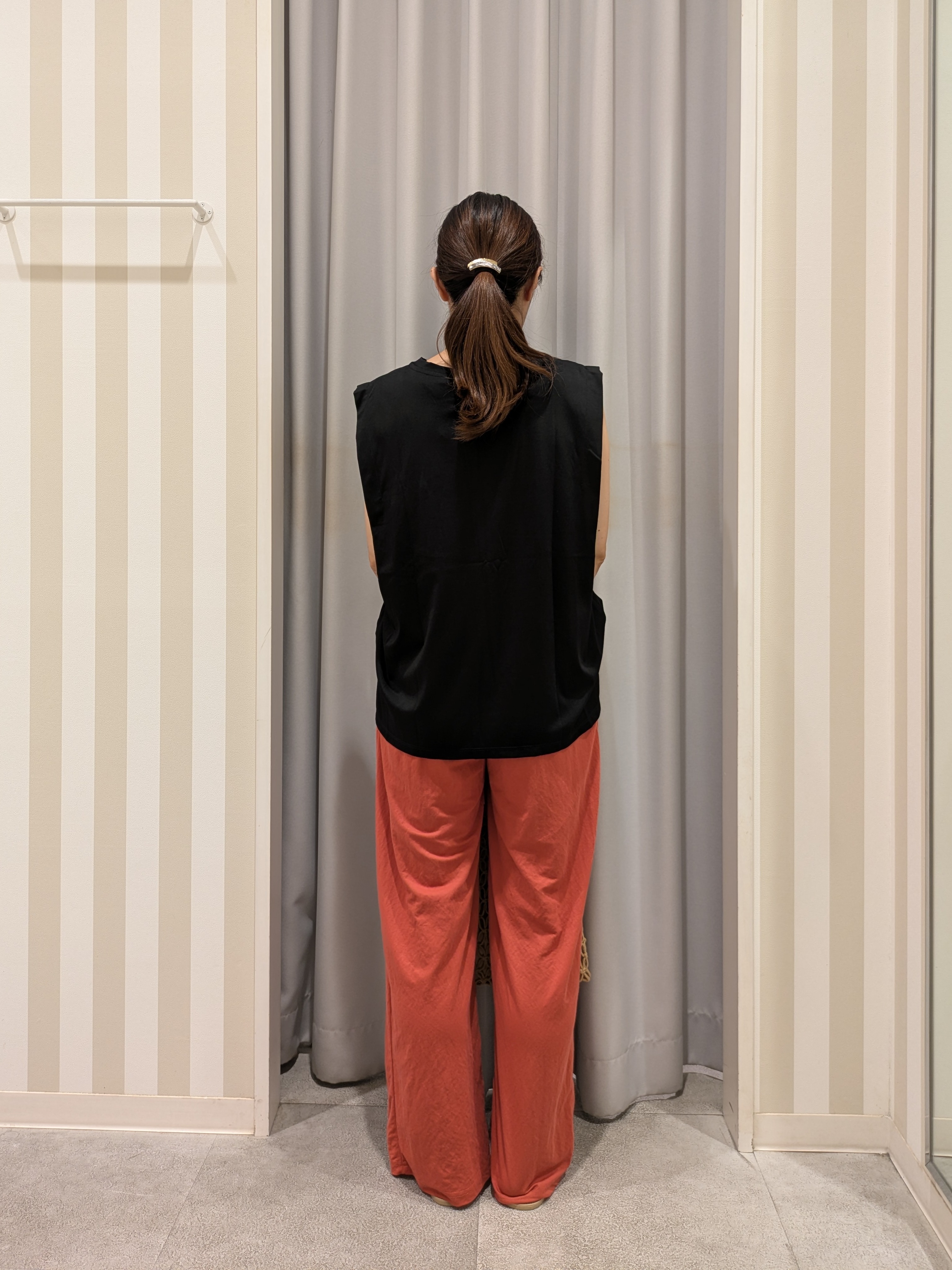 𝐂𝐡𝐢𝐢 &hearts;(ちー)さんの「SHOO･LA･RUE｜【UVカット/接触冷感】とろみタックノースリーブトップス」を使ったコーディネート