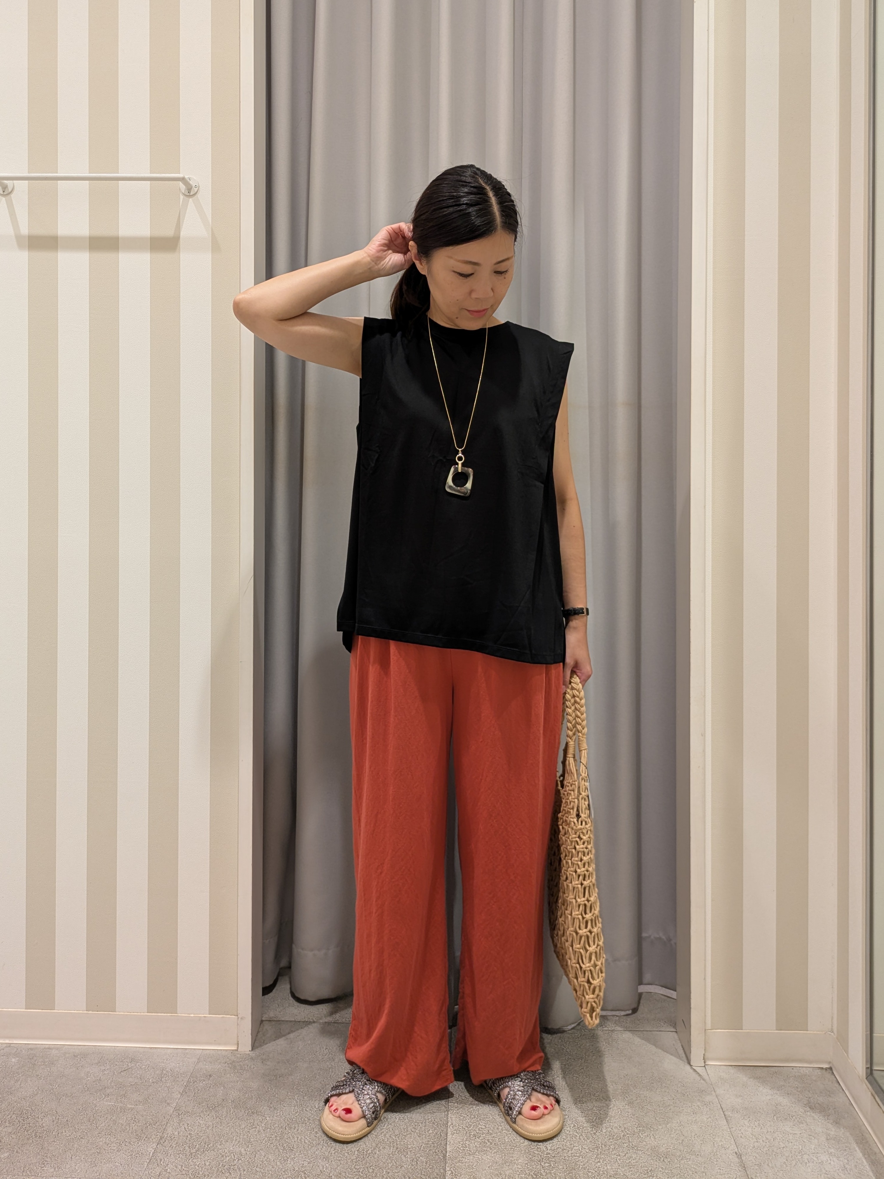 𝐂𝐡𝐢𝐢 &hearts;(ちー)さんの「SHOO･LA･RUE｜【UVカット/接触冷感】とろみタックノースリーブトップス」を使ったコーディネート