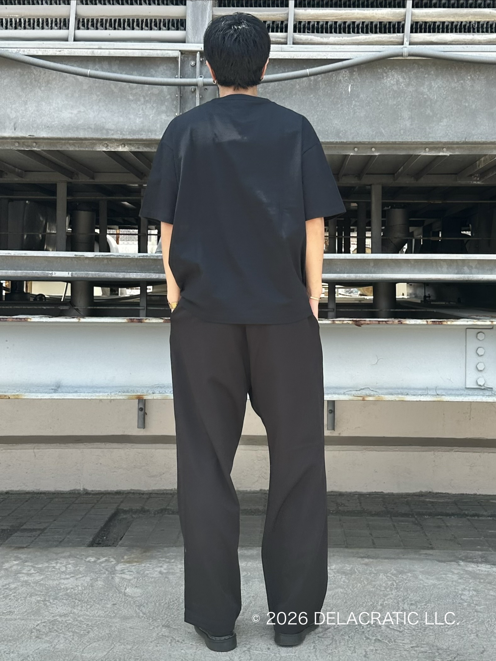 KOHEIさんの「tk.TAKEO KIKUCHI｜【360度ストレッチ】smart shiftシリーズ バレルシルエットパンツ」を使ったコーディネート
