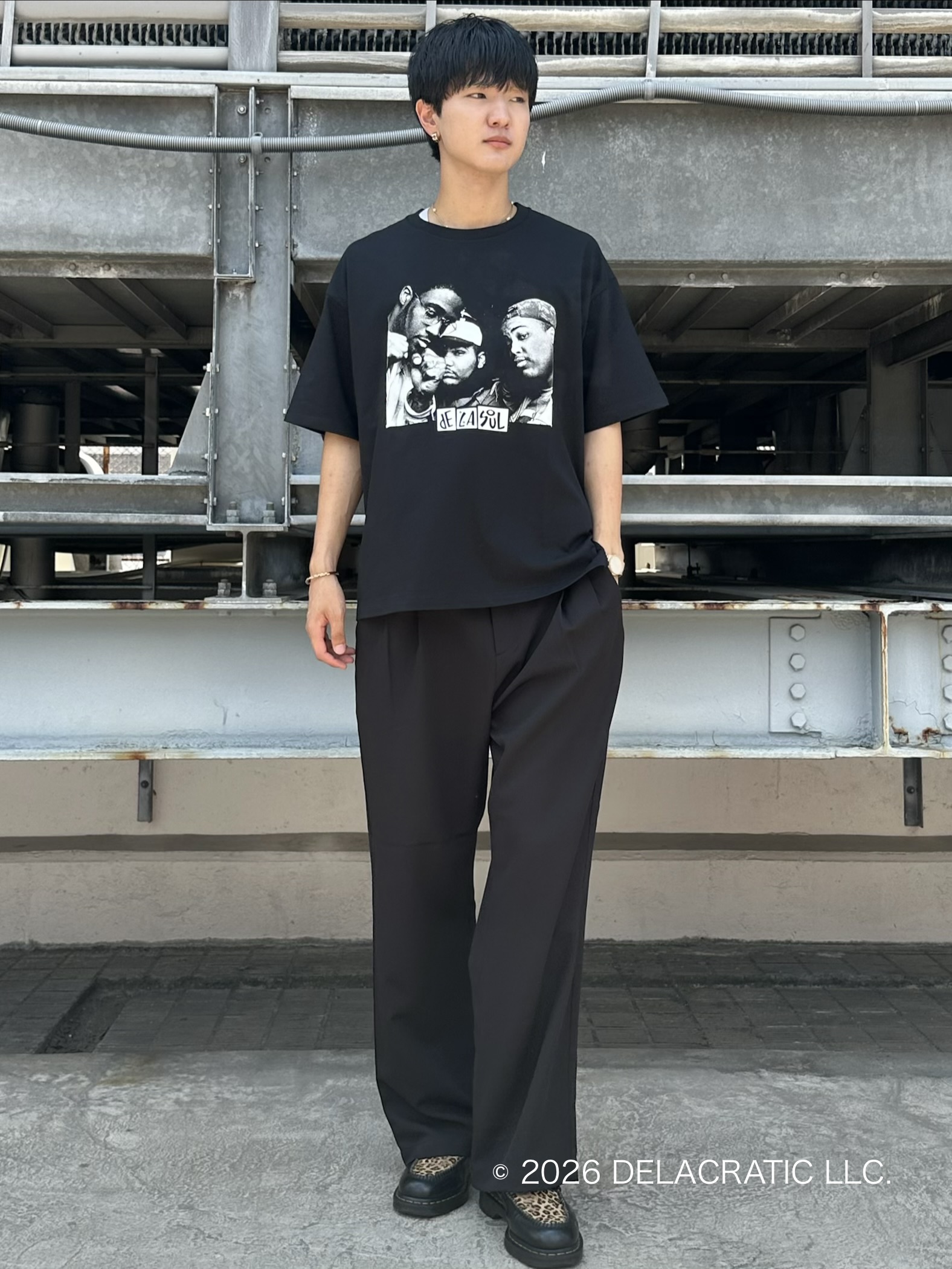 KOHEIさんの「tk.TAKEO KIKUCHI｜【360度ストレッチ】smart shiftシリーズ バレルシルエットパンツ」を使ったコーディネート