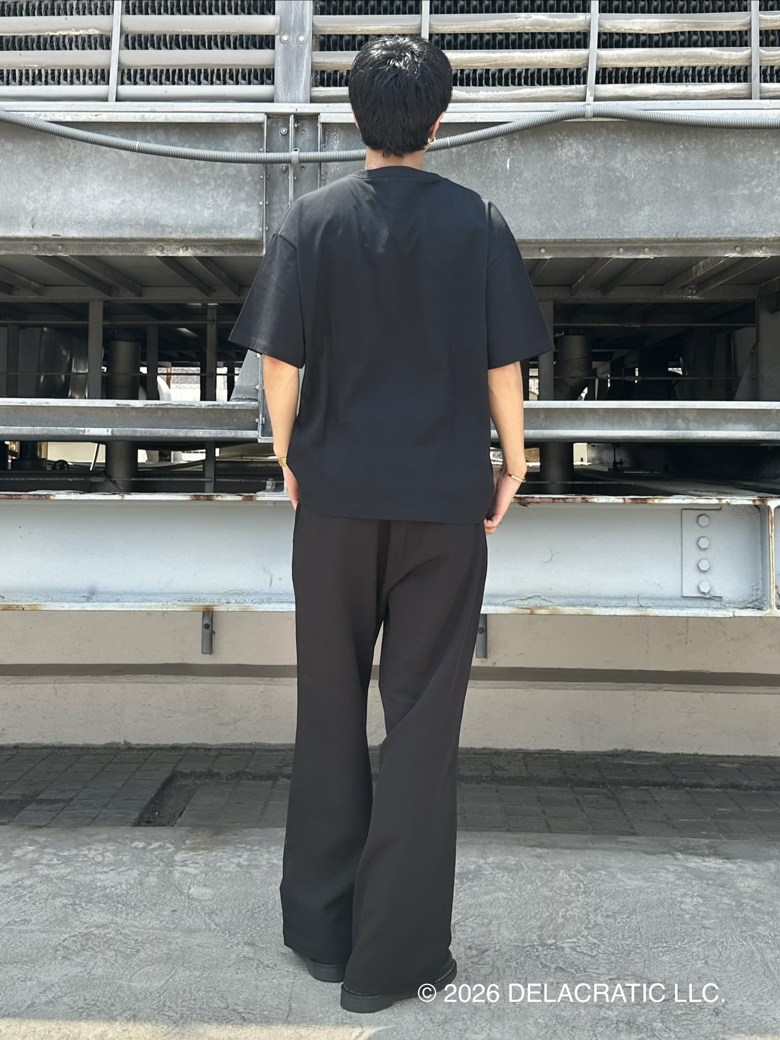 KOHEIさんの「tk.TAKEO KIKUCHI｜【360度ストレッチ】smart shiftシリーズ バレルシルエットパンツ」を使ったコーディネート