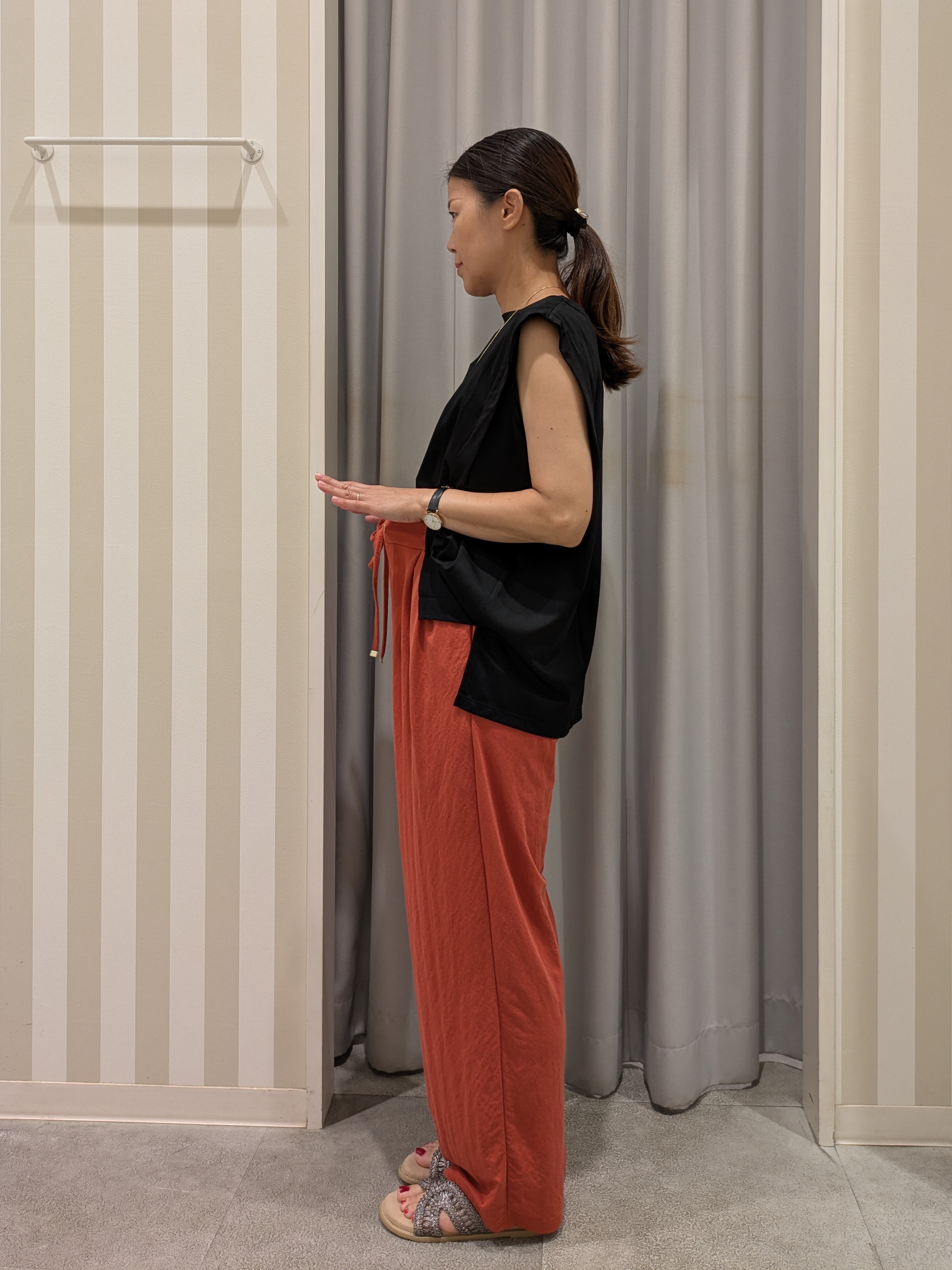 𝐂𝐡𝐢𝐢 &hearts;(ちー)さんの「SHOO･LA･RUE｜【UVカット/接触冷感】とろみタックノースリーブトップス」を使ったコーディネート