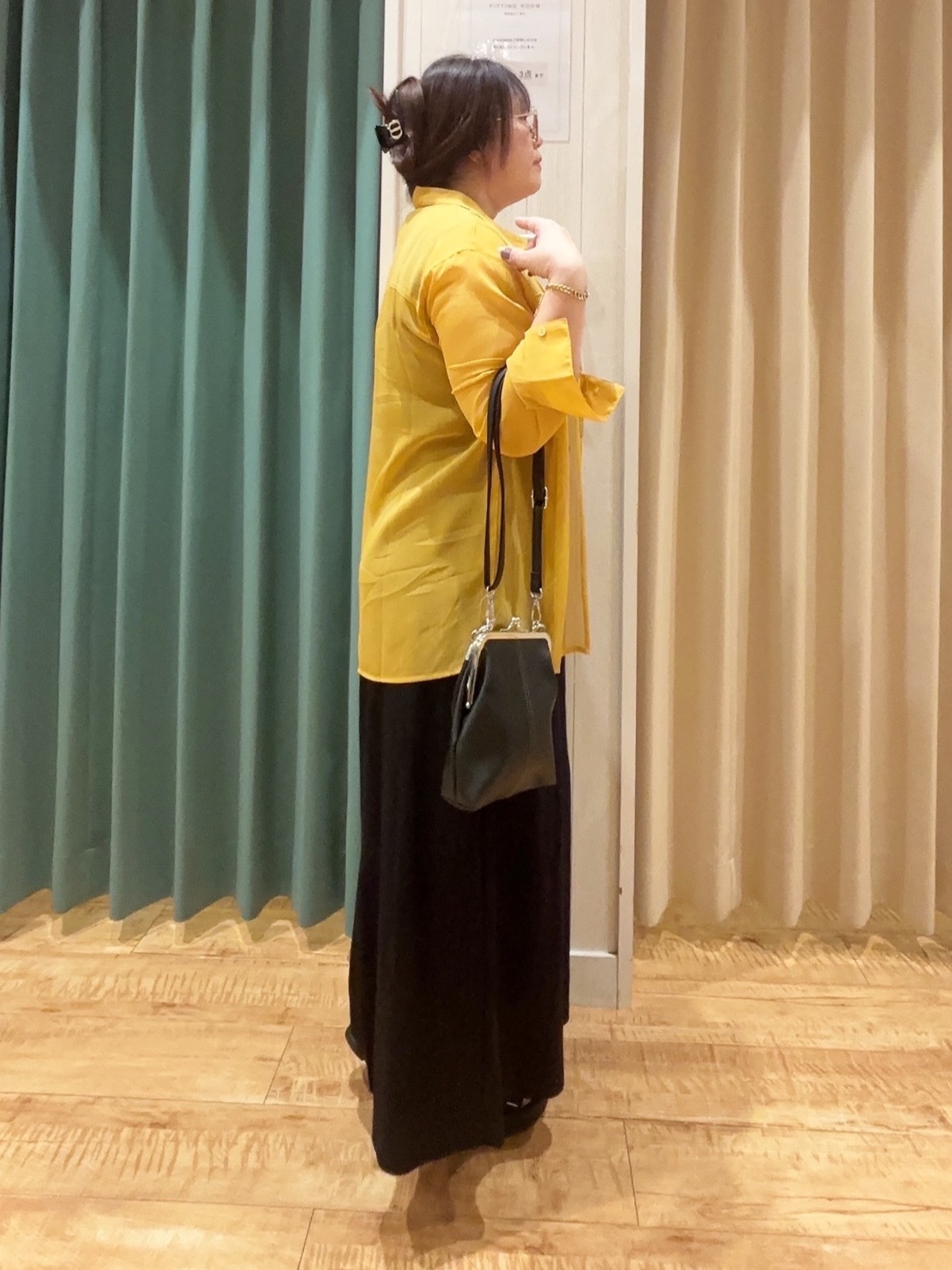 タガさんの「SHOO･LA･RUE｜【洗濯機可】ダブルポケット 楊柳しぼしぼシアーシャツ」を使ったコーディネート
