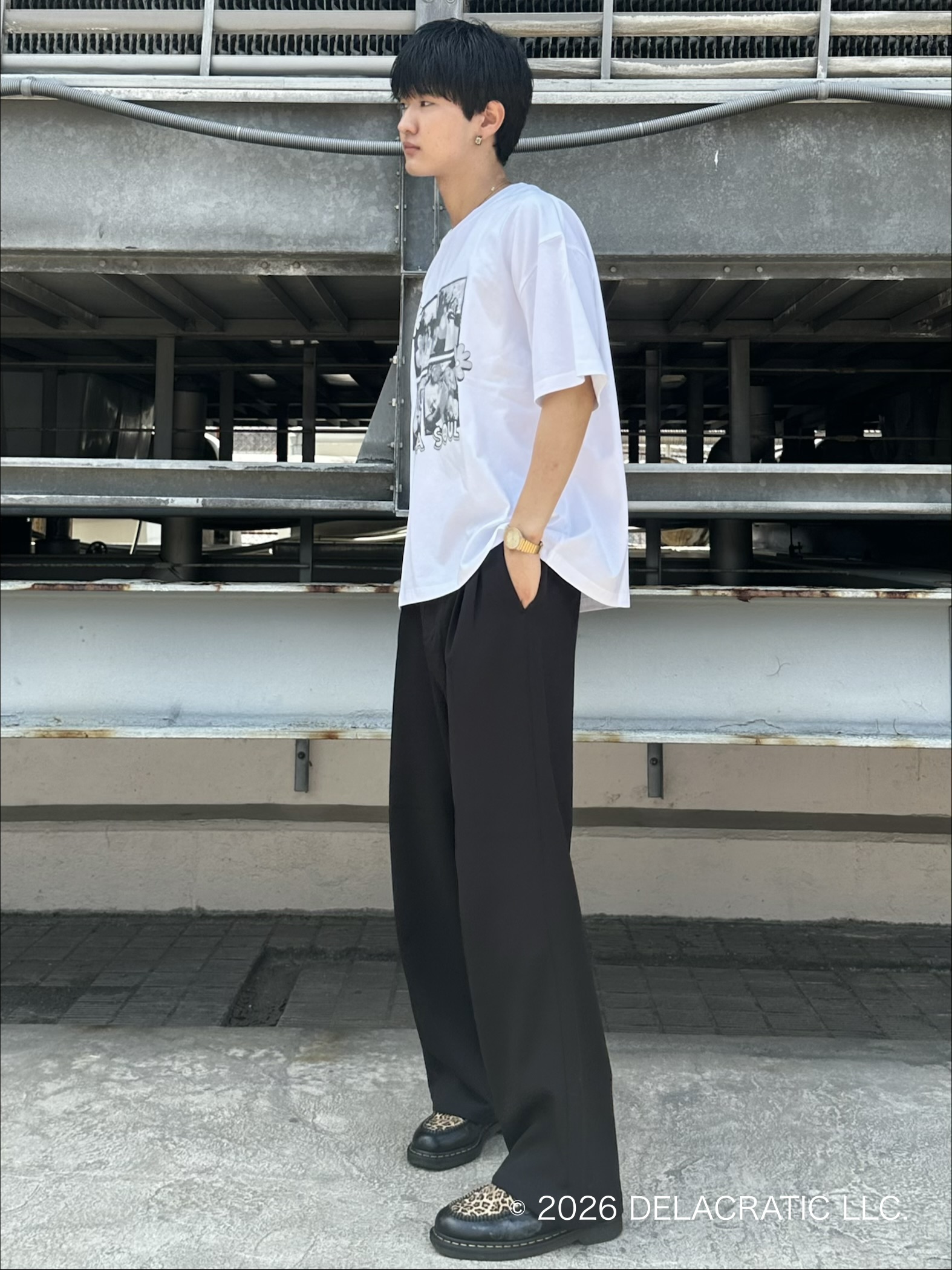 KOHEIさんの「tk.TAKEO KIKUCHI｜【360度ストレッチ】smart shiftシリーズ バレルシルエットパンツ」を使ったコーディネート