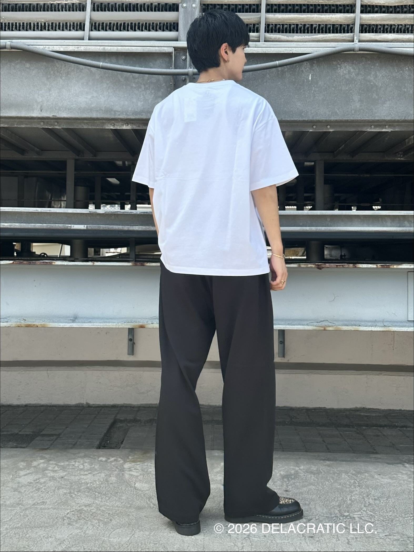 KOHEIさんの「tk.TAKEO KIKUCHI｜【360度ストレッチ】smart shiftシリーズ バレルシルエットパンツ」を使ったコーディネート
