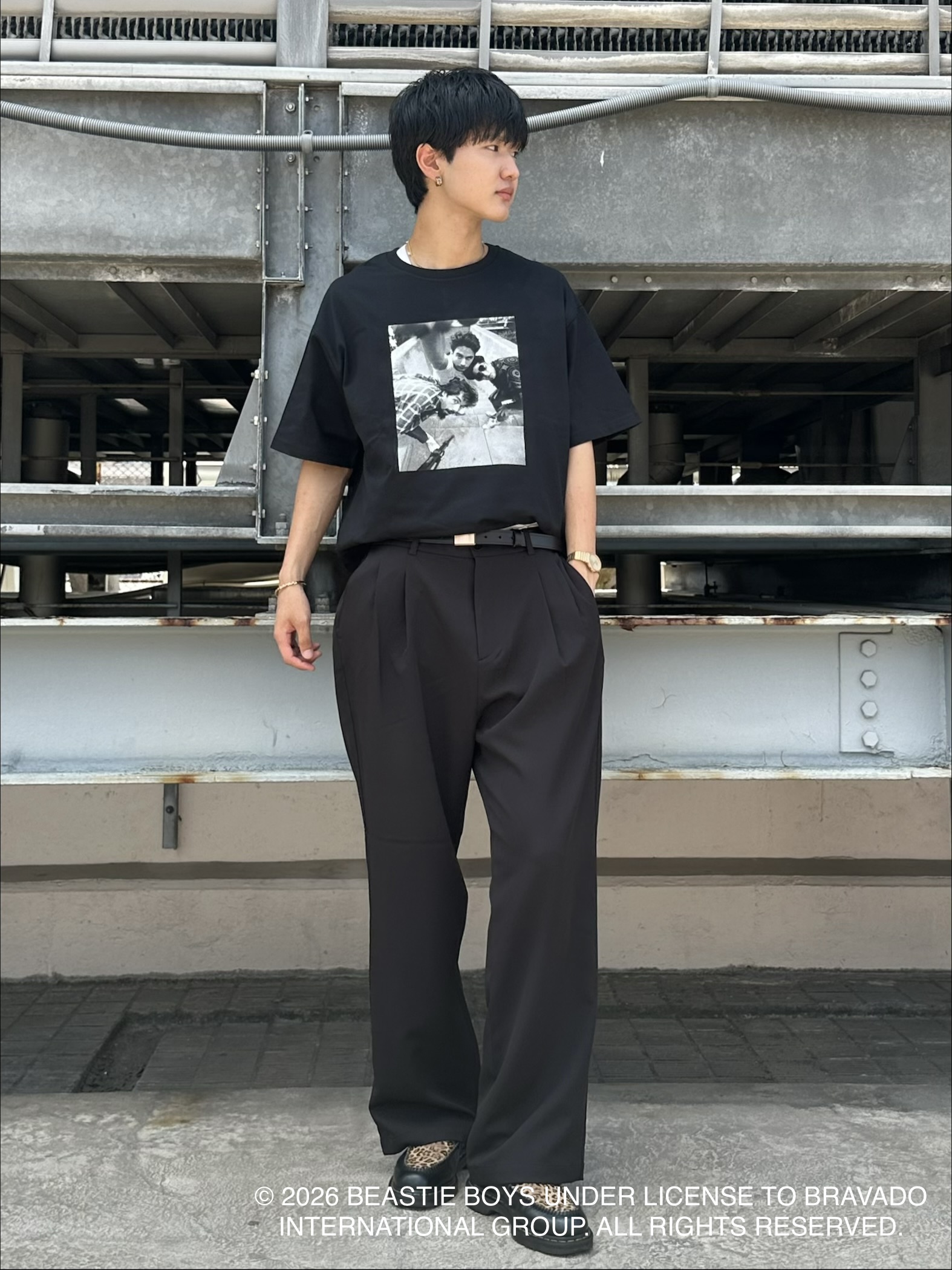 KOHEIさんの「tk.TAKEO KIKUCHI｜【360度ストレッチ】smart shiftシリーズ バレルシルエットパンツ」を使ったコーディネート