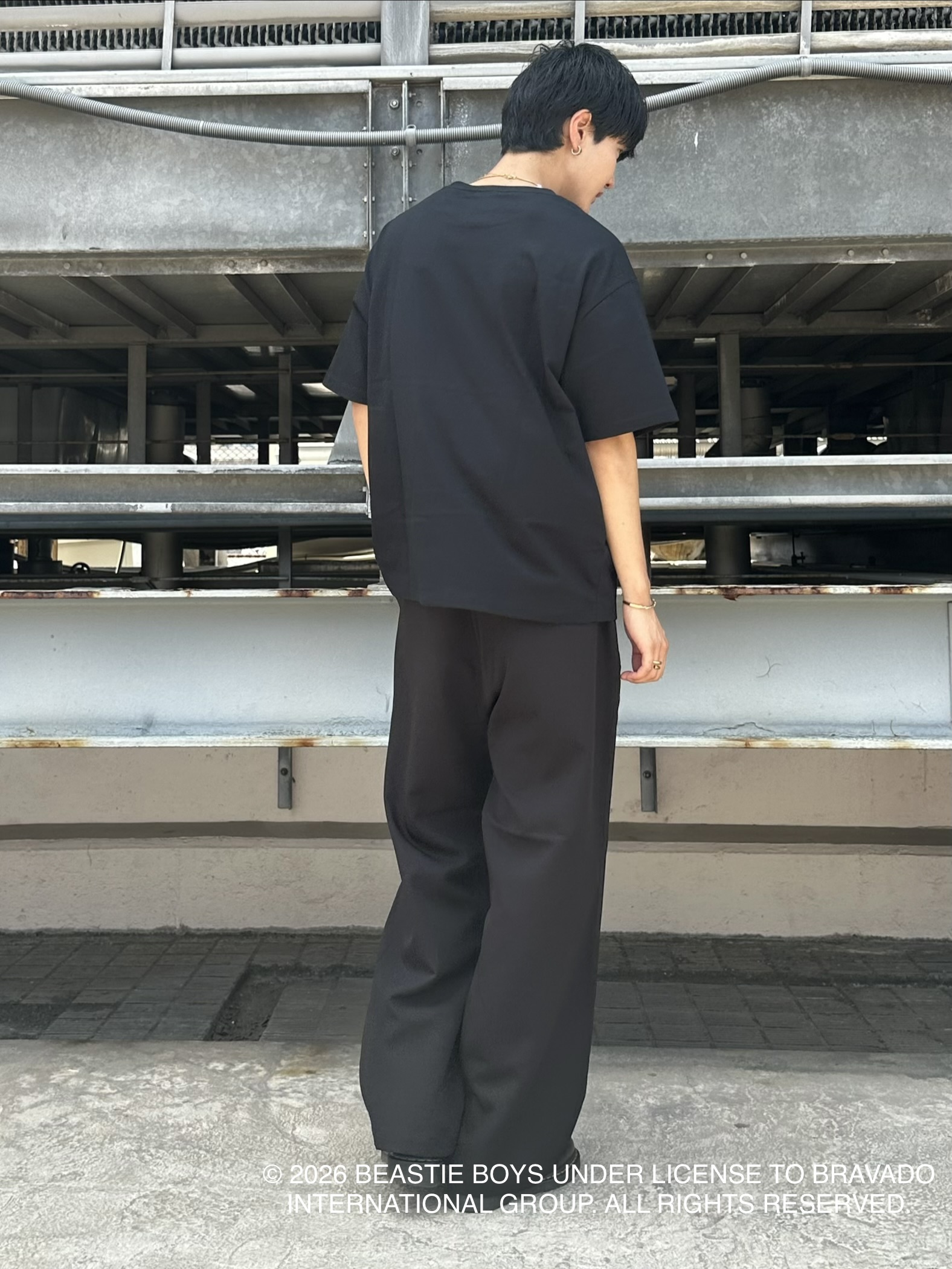 KOHEIさんの「tk.TAKEO KIKUCHI｜【360度ストレッチ】smart shiftシリーズ バレルシルエットパンツ」を使ったコーディネート