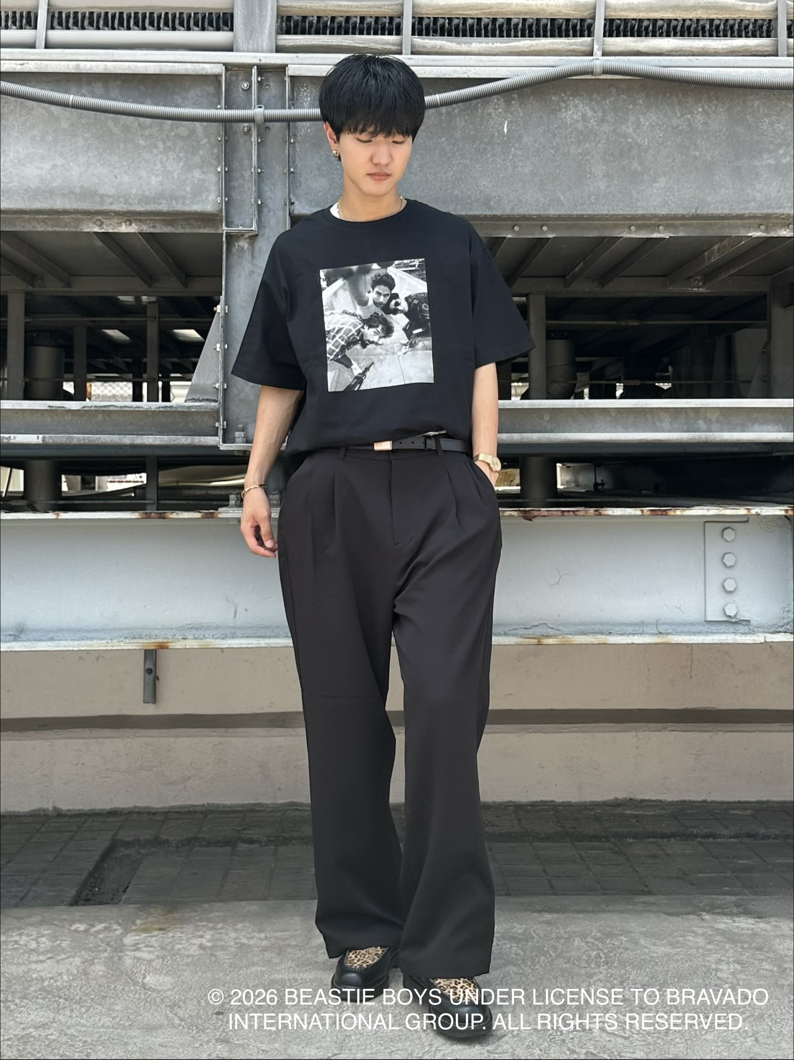 KOHEIさんの「tk.TAKEO KIKUCHI｜【360度ストレッチ】smart shiftシリーズ バレルシルエットパンツ」を使ったコーディネート
