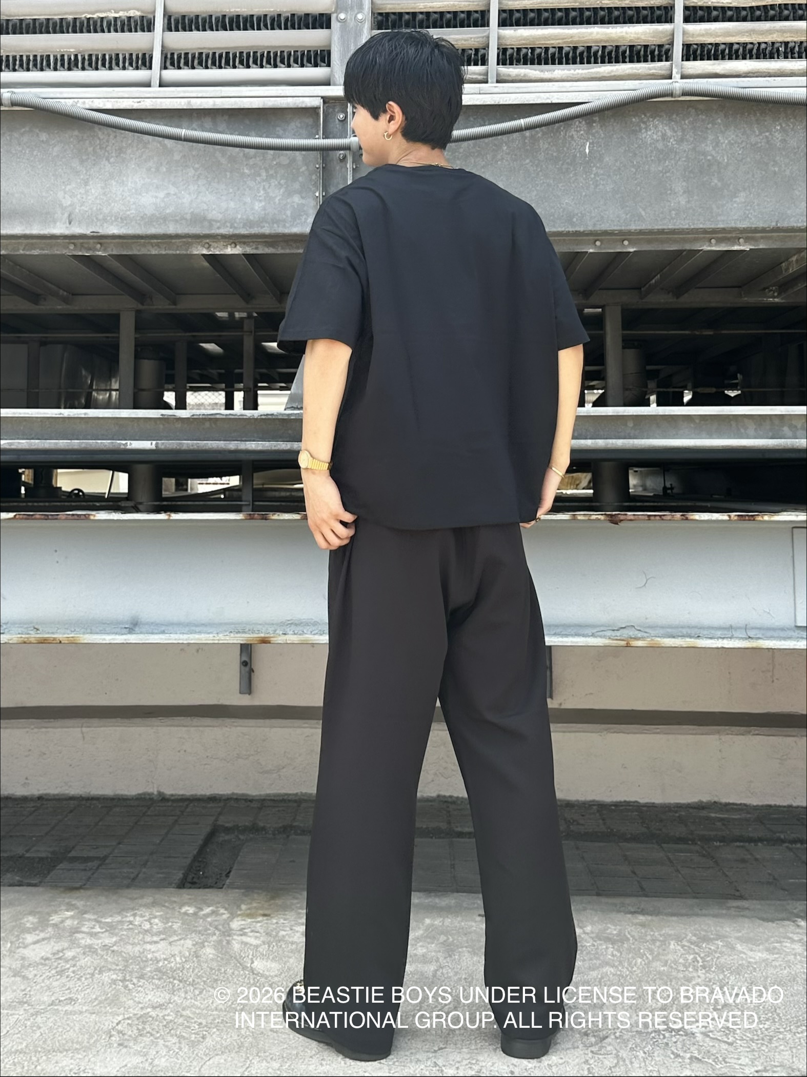 KOHEIさんの「tk.TAKEO KIKUCHI｜【360度ストレッチ】smart shiftシリーズ バレルシルエットパンツ」を使ったコーディネート
