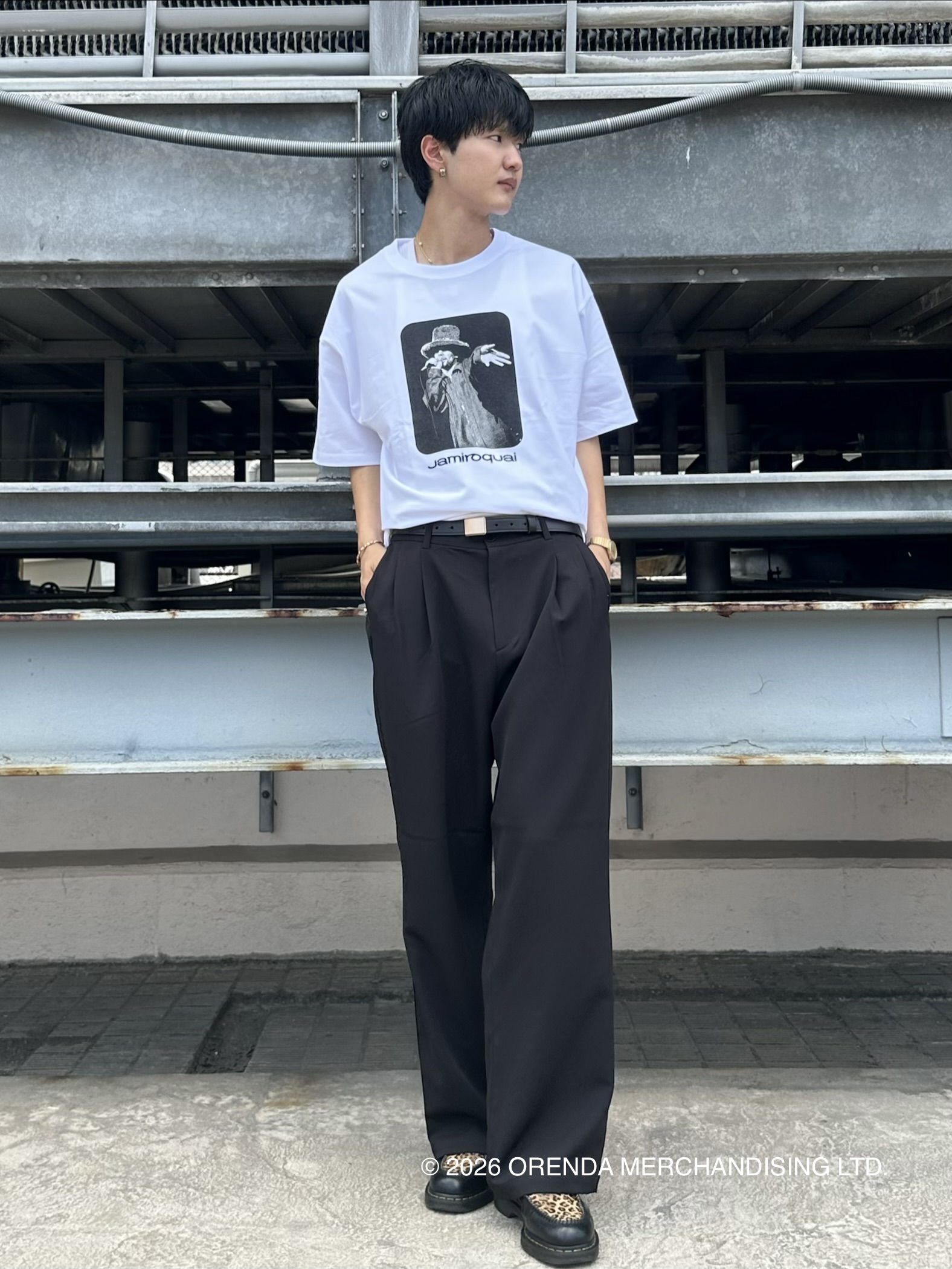 KOHEIさんの「tk.TAKEO KIKUCHI｜【360度ストレッチ】smart shiftシリーズ バレルシルエットパンツ」を使ったコーディネート