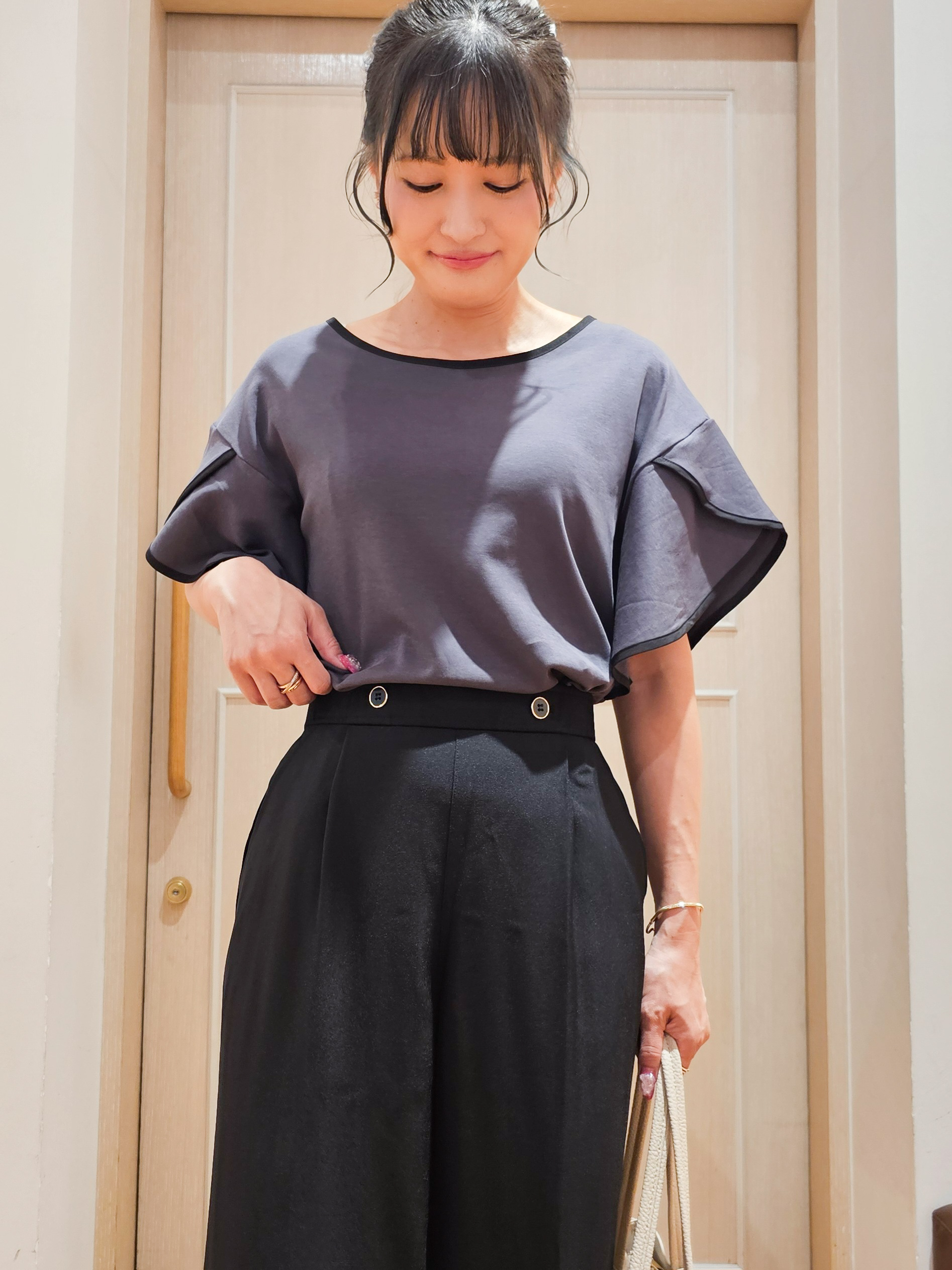 ゆゆさんの「SHOO･LA･RUE｜【ひんやり/洗濯機可/S-LL】配色パイピング フレアスリーブトップス」を使ったコーディネート