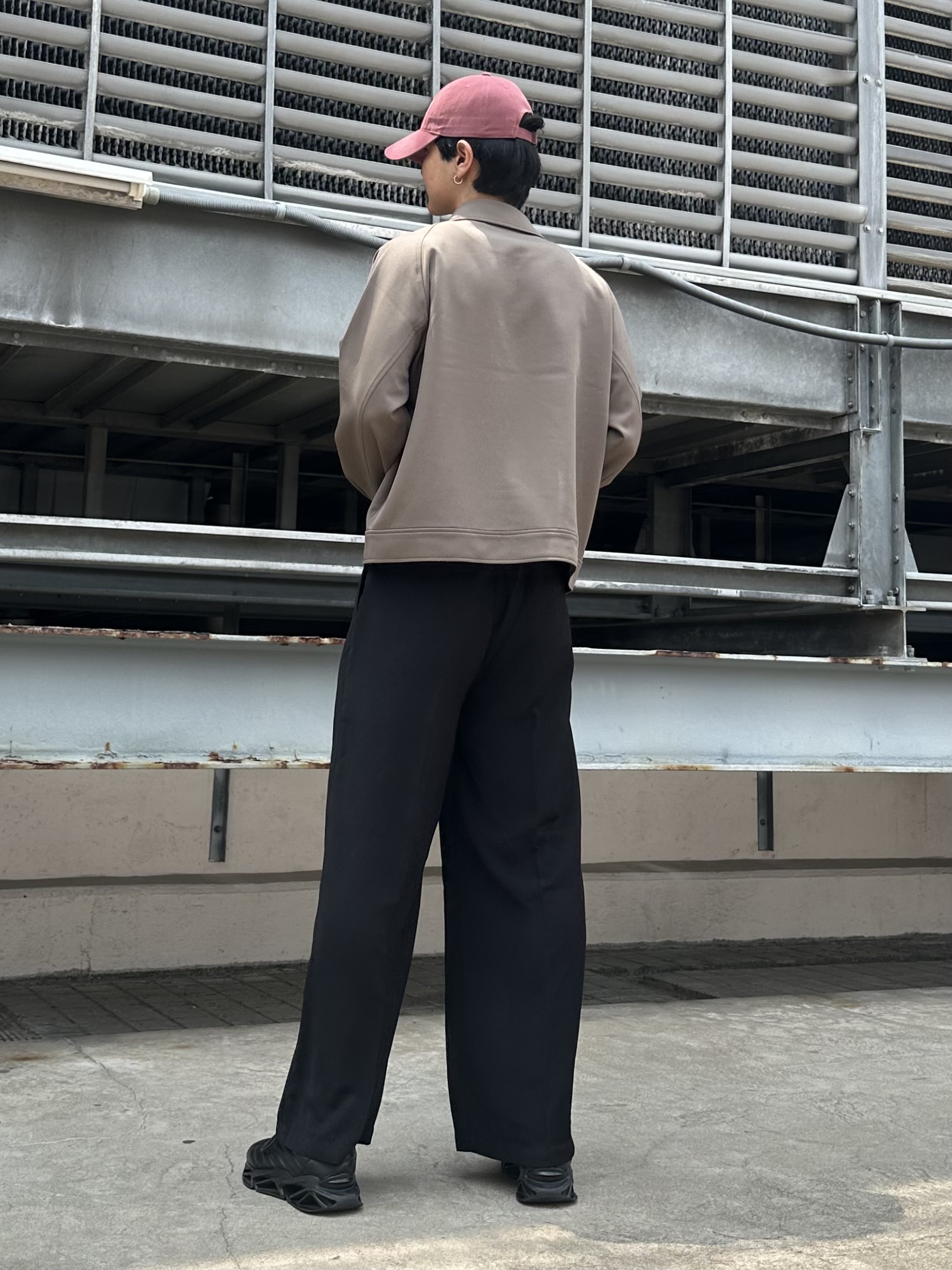 KOHEIさんの「tk.TAKEO KIKUCHI｜テッククレープワイドストレートパンツ」を使ったコーディネート