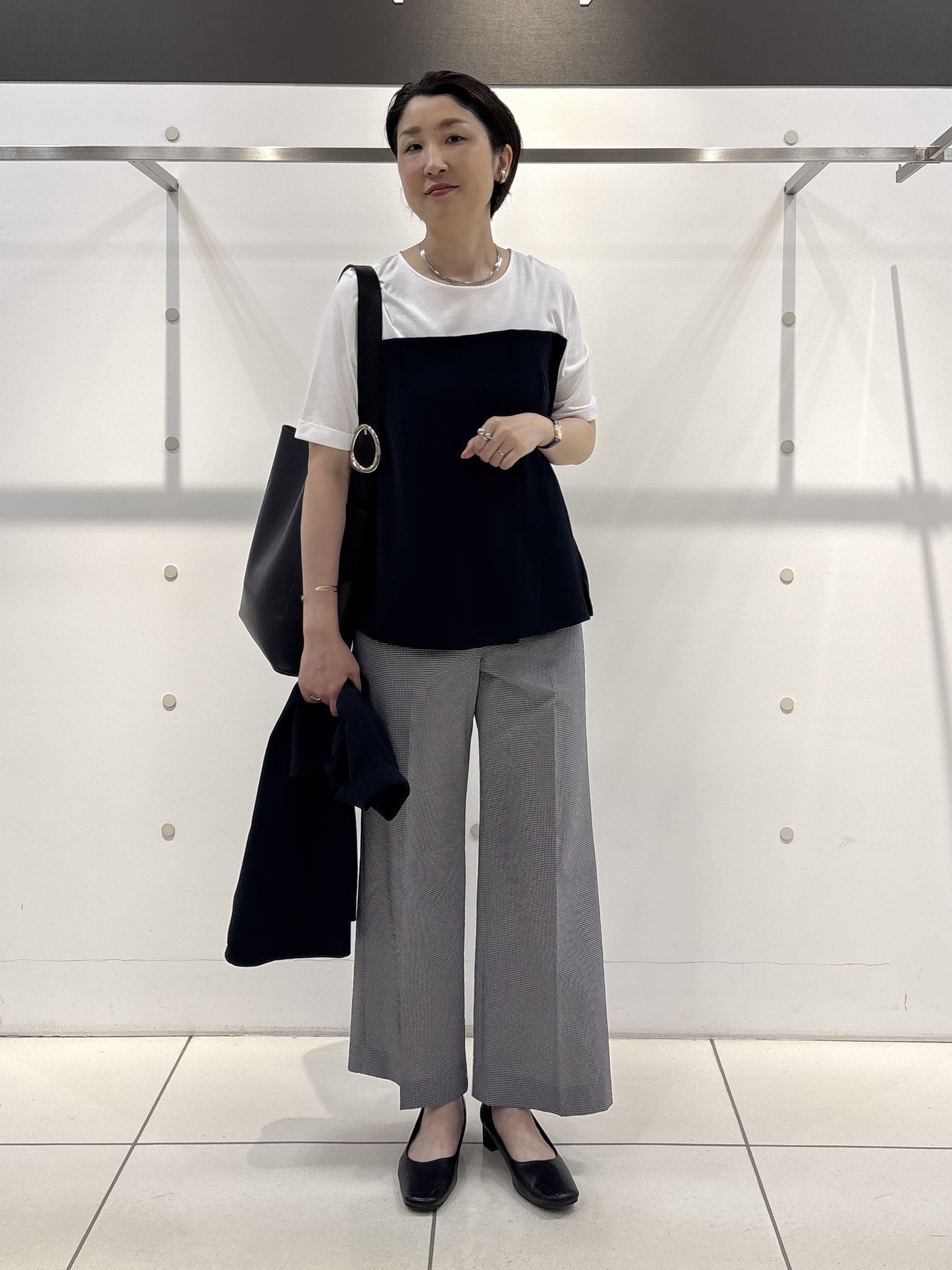 yuriさんの「INDIVI｜【A4収納可能／合皮】配色デザインワンショルダーバッグ」を使ったコーディネート