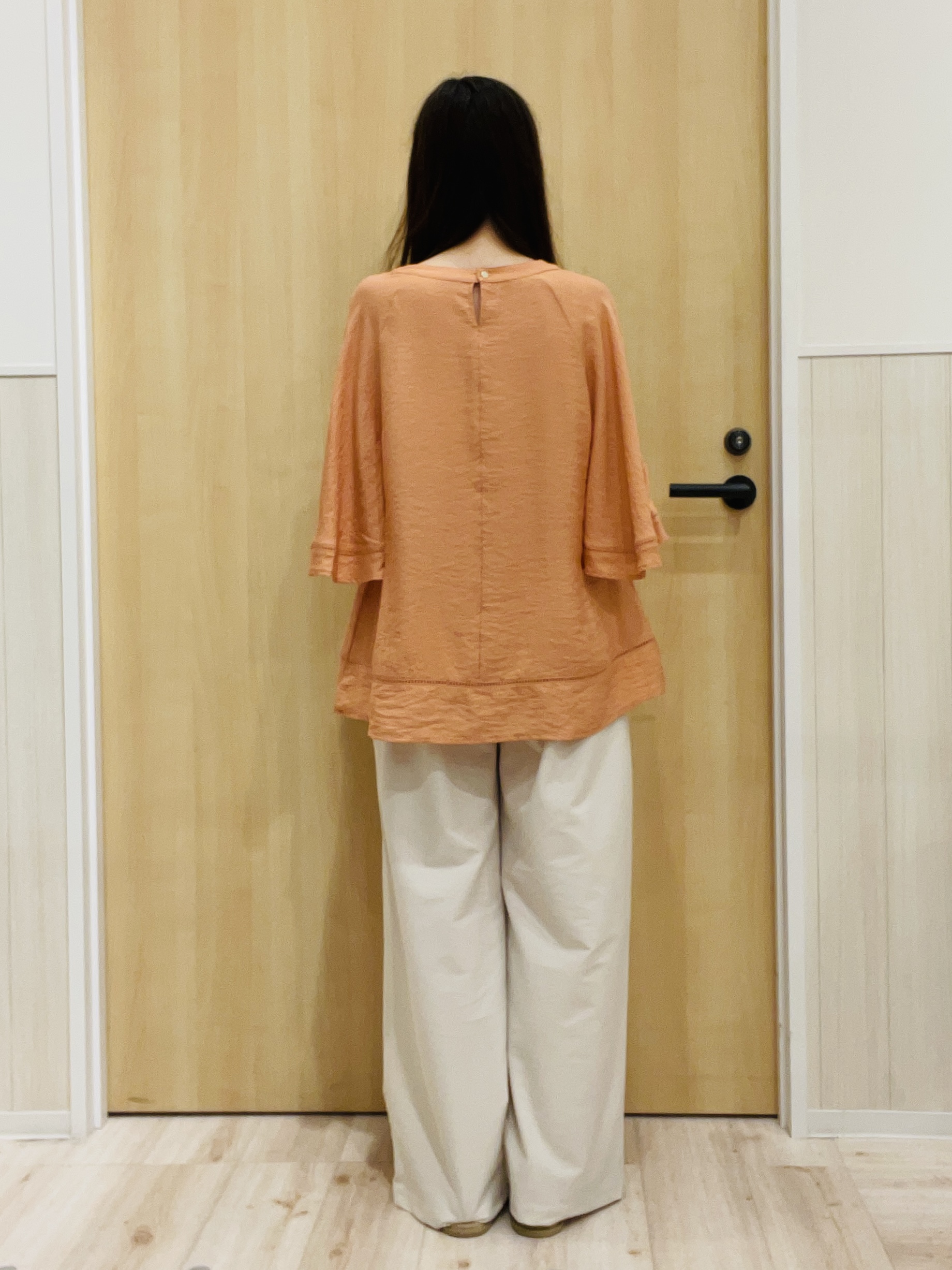 minamiさんの「SHOO･LA･RUE｜【ひんやり/S-LL/洗濯機可】体型カバー ふんわりスラブポンチョ風ブラウス」を使ったコーディネート