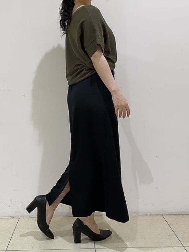 watanabeさんの「UNTITLED｜【11色展開/体型カバー】前後2WAYフレンチスリーブニット」を使ったコーディネート