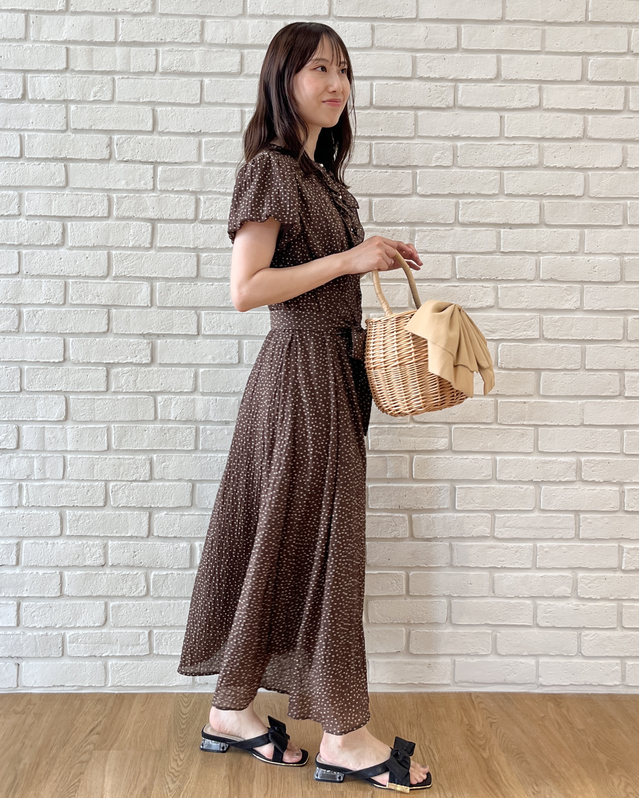 はばさんの「Couture brooch｜【洗える】フロントフリル ドット柄ワンピース」を使ったコーディネート