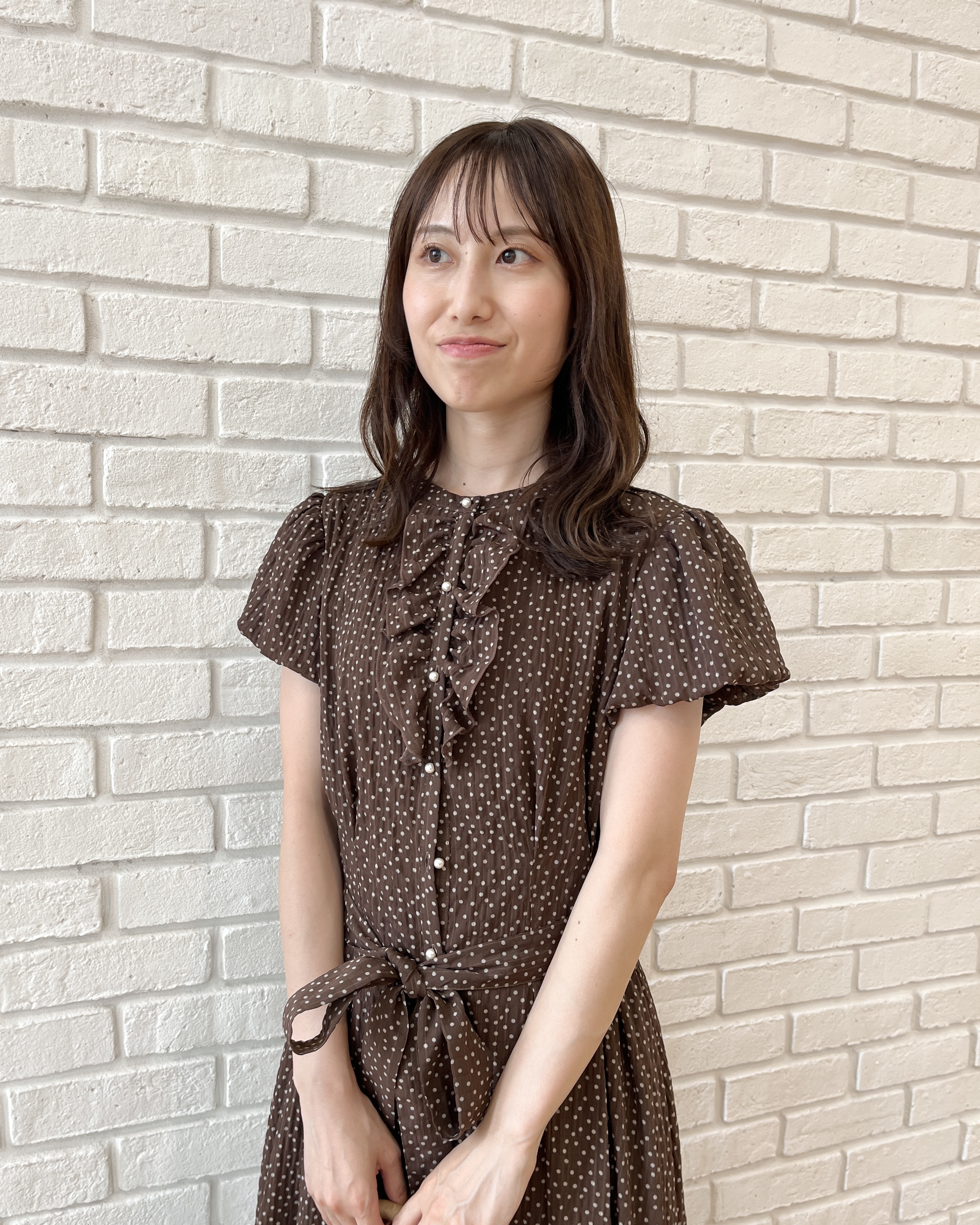 はばさんの「Couture brooch｜【洗える】フロントフリル ドット柄ワンピース」を使ったコーディネート