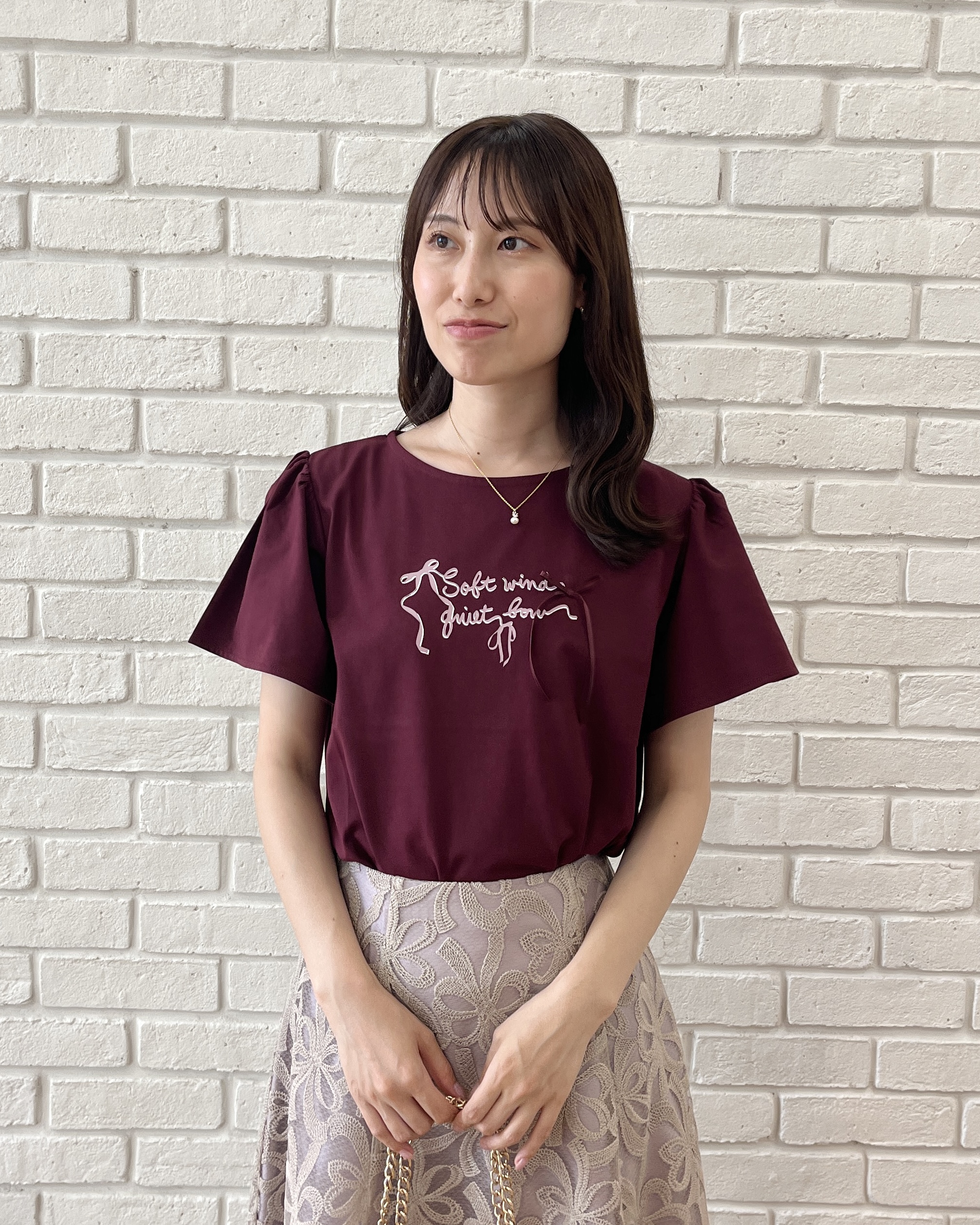 はばさんの「Couture brooch｜リボンロゴTシャツ」を使ったコーディネート