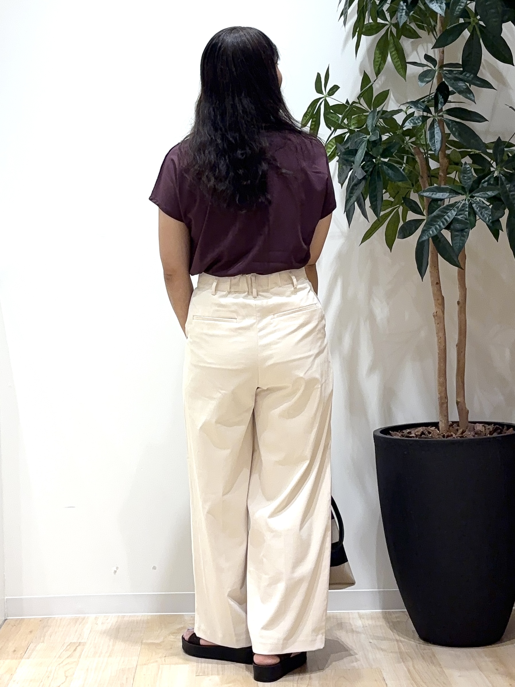 miraiさんの「grove｜【持続冷感/SET UP可】ひんやりポンチシリーズ／フロントレースドルマンカットソー」を使ったコーディネート