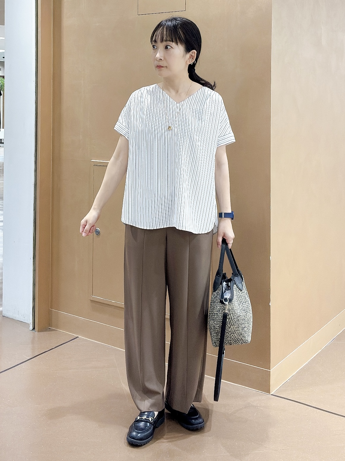 hattoriさんの「INDIVI｜【清涼感／UVケア／接触冷感】Vネックストライプブラウス」を使ったコーディネート