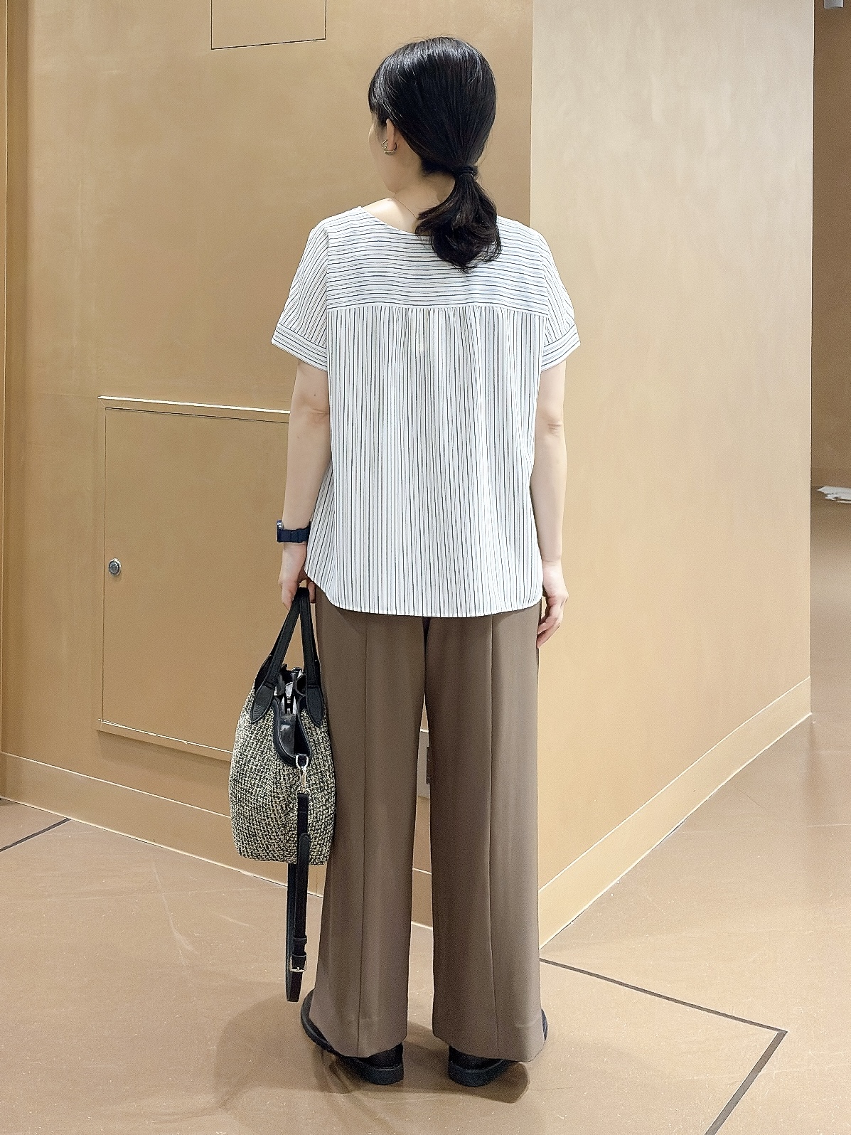 hattoriさんの「INDIVI｜【清涼感／UVケア／接触冷感】Vネックストライプブラウス」を使ったコーディネート