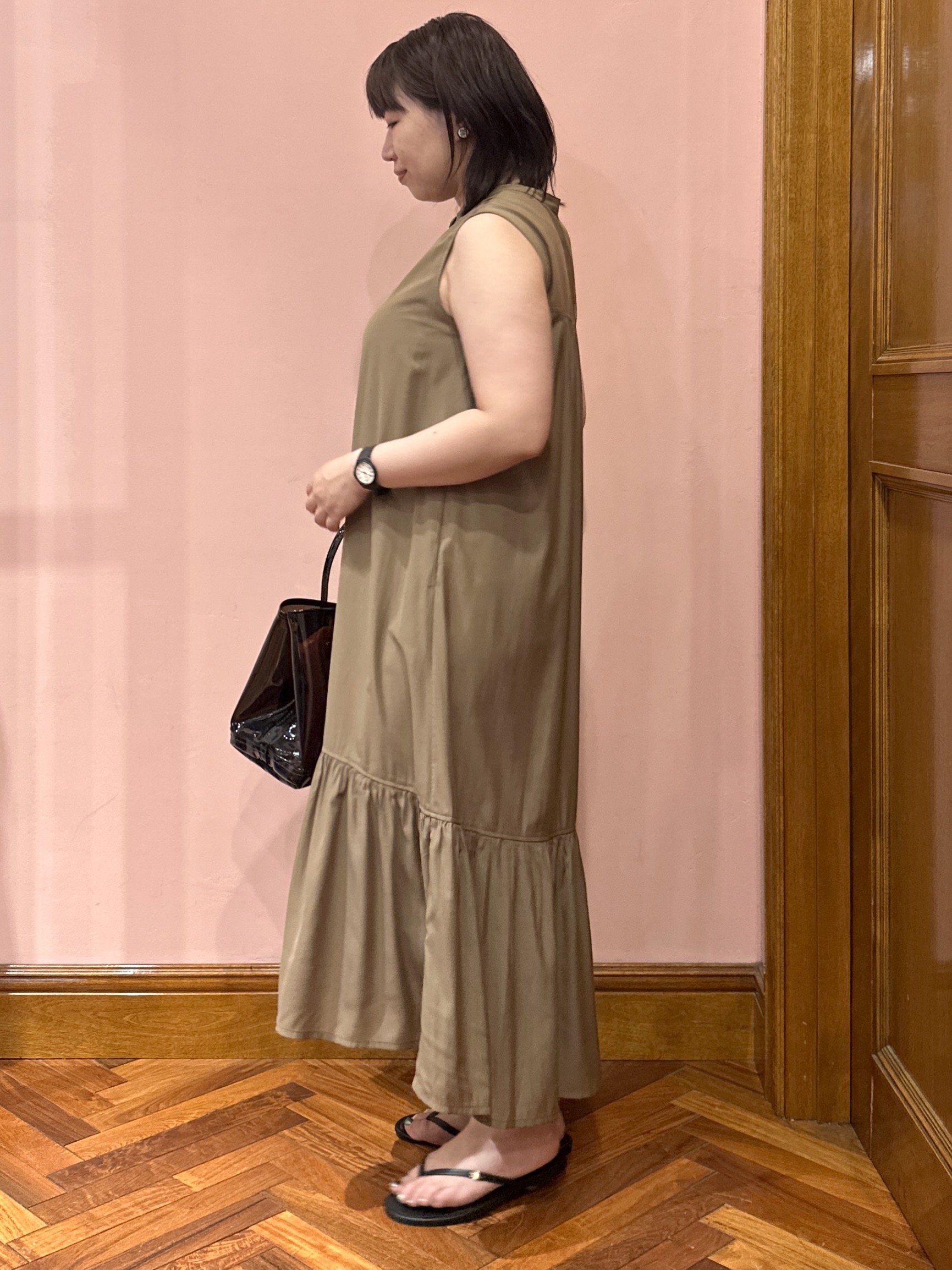 komatsuさんの「DRESSTERIOR｜【ウォッシャブル】ノースリーブギャザーヘムワンピース」を使ったコーディネート