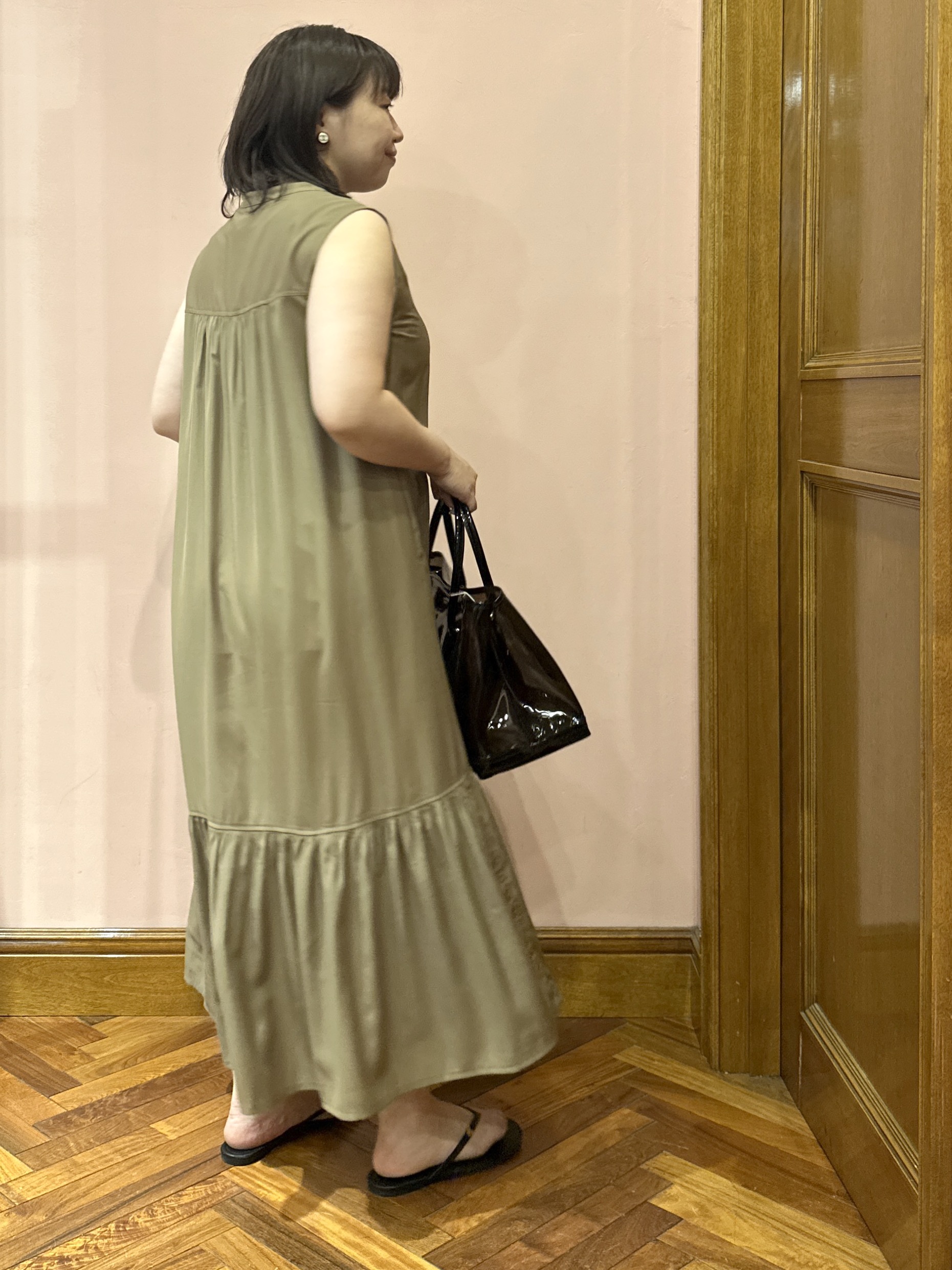 komatsuさんの「DRESSTERIOR｜【ウォッシャブル】ノースリーブギャザーヘムワンピース」を使ったコーディネート