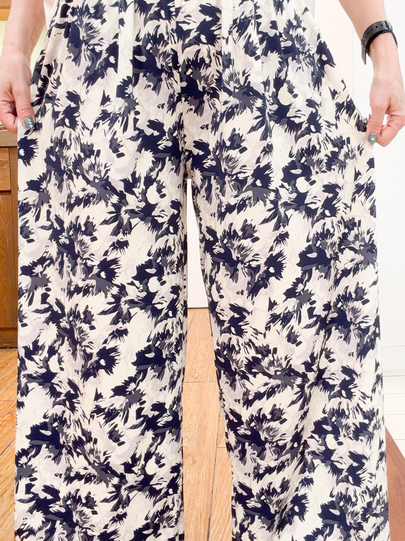 みぃさんの「SHOO･LA･RUE｜【ひんやり/UV】お袖レースが上品 ゆったりとろみトップス」を使ったコーディネート