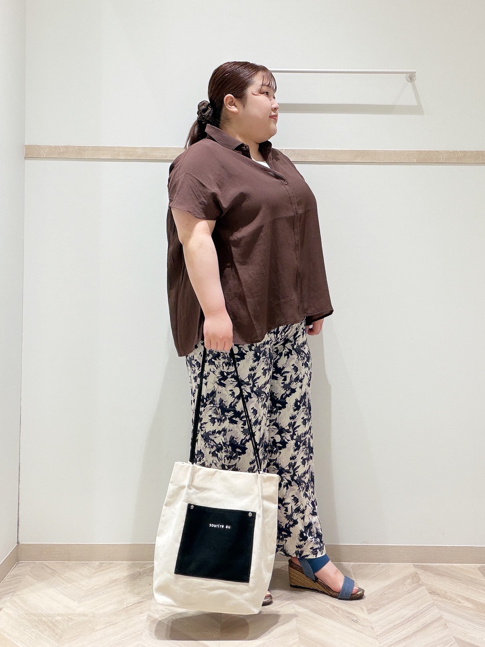 ゆめかさんの「SHOO･LA･RUE｜【ひんやり/UV】ほんのりシアーで上品な バックギャザーブラウス」を使ったコーディネート