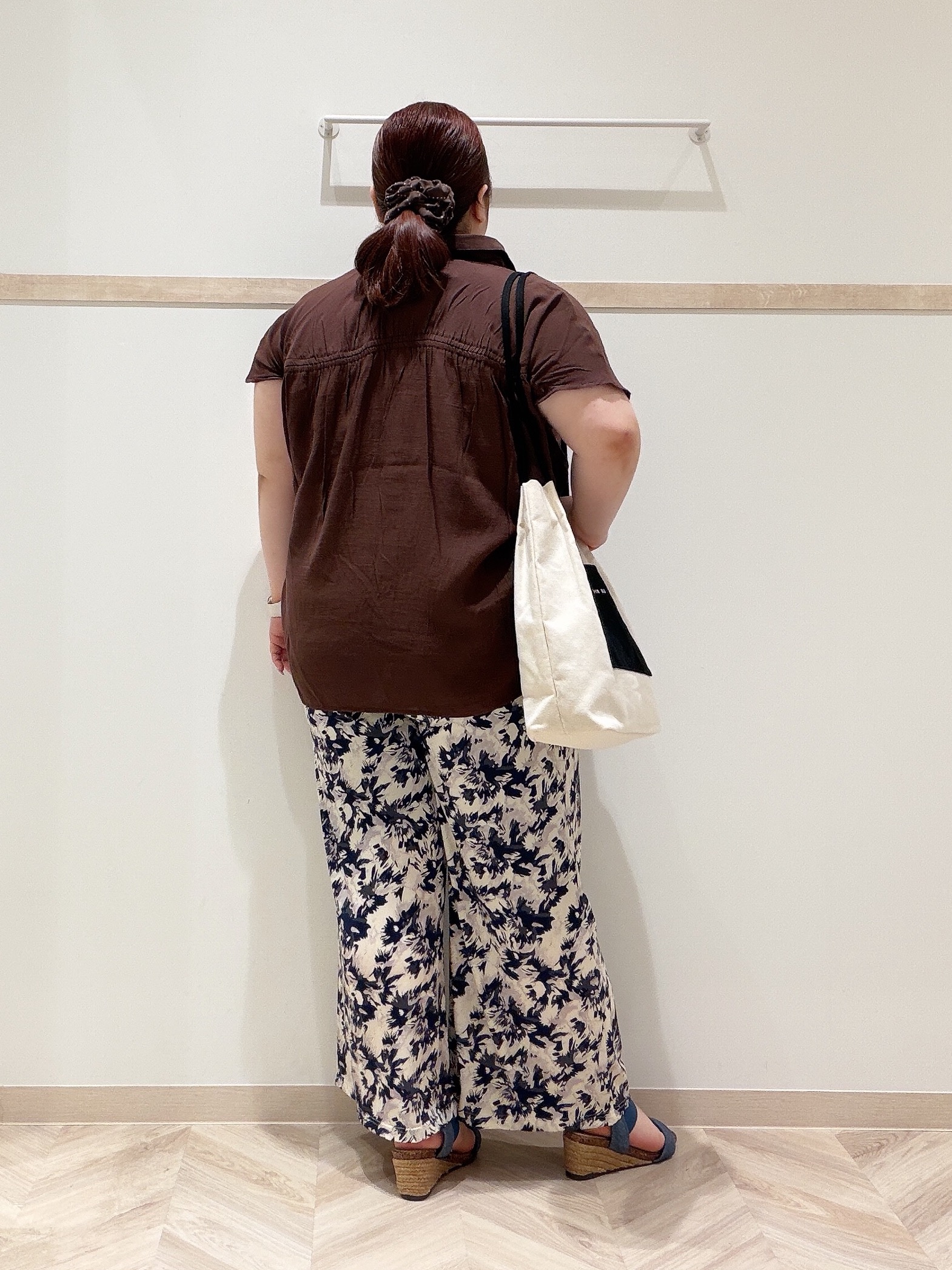 ゆめかさんの「SHOO･LA･RUE｜【ひんやり/UV】ほんのりシアーで上品な バックギャザーブラウス」を使ったコーディネート