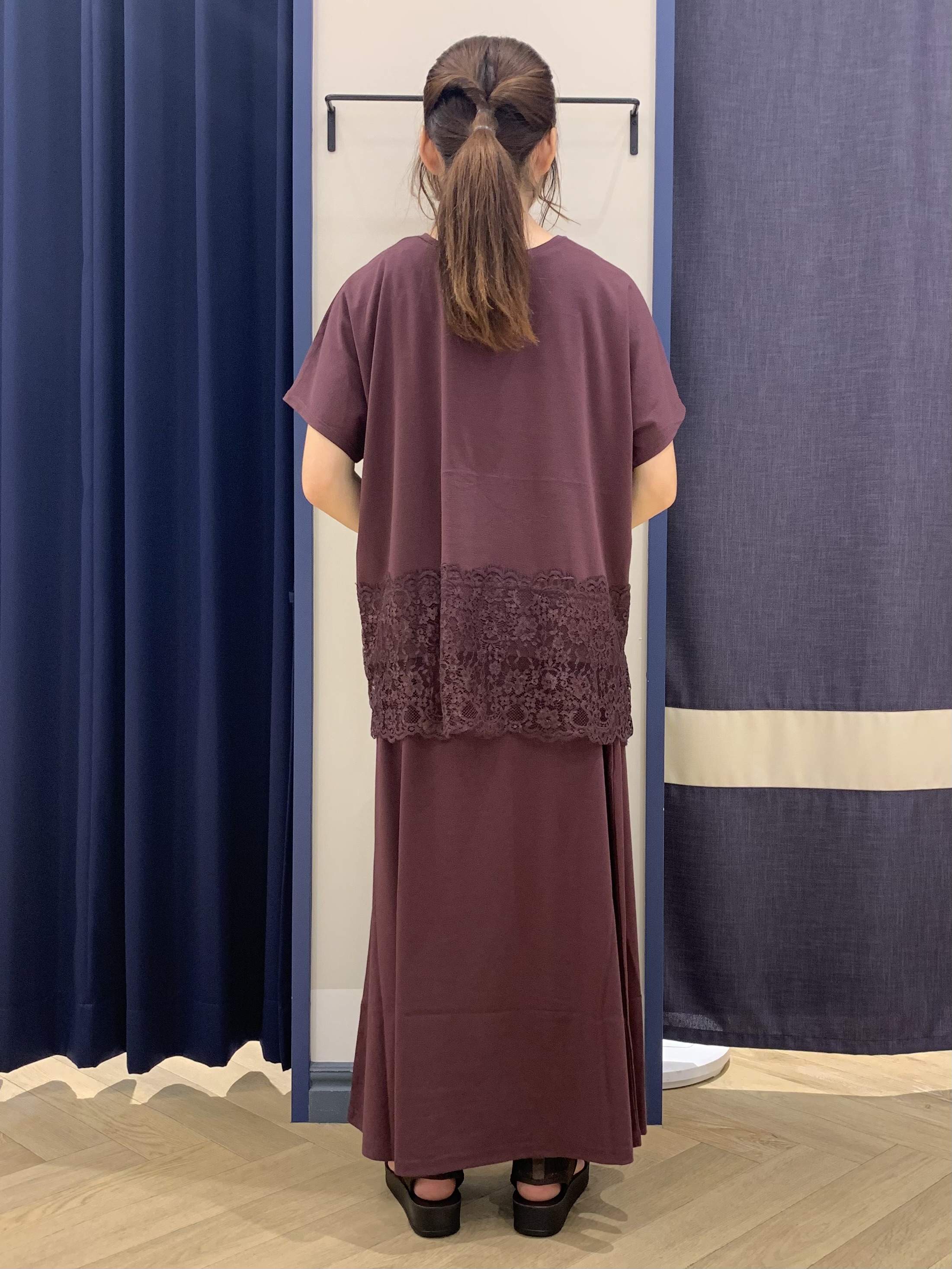 mokaさんの「grove｜【持続冷感】ひんやりポンチシリーズ／裾レースドルマンカットソー」を使ったコーディネート