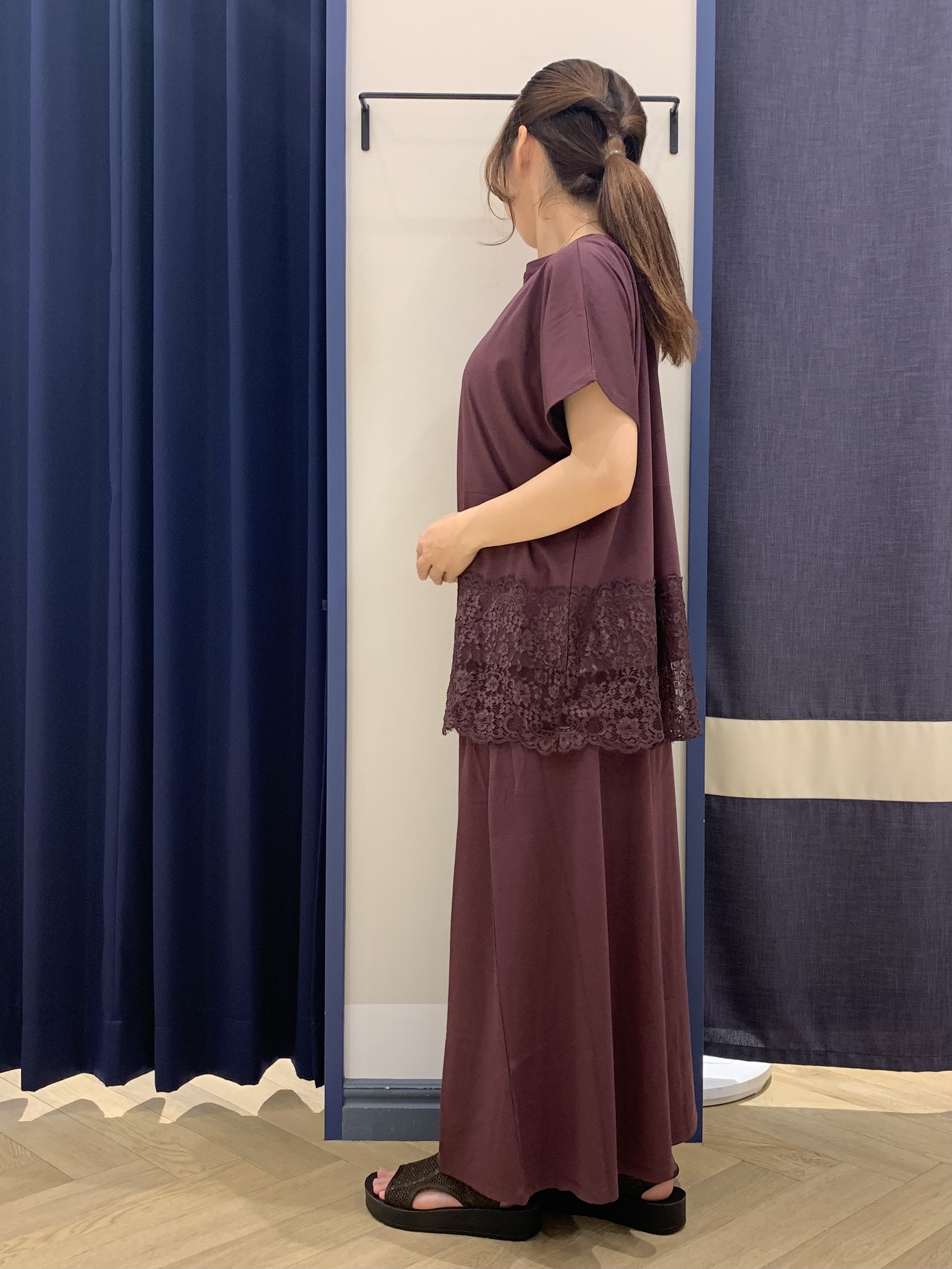 mokaさんの「grove｜【持続冷感】ひんやりポンチシリーズ／裾レースドルマンカットソー」を使ったコーディネート