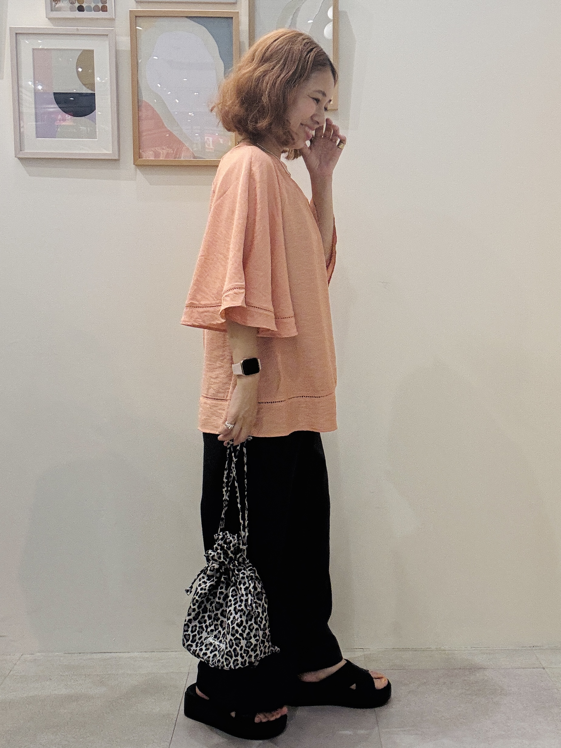 たけぴさんの「SHOO･LA･RUE｜【ひんやり/S-LL/洗濯機可】体型カバー ふんわりスラブポンチョ風ブラウス」を使ったコーディネート
