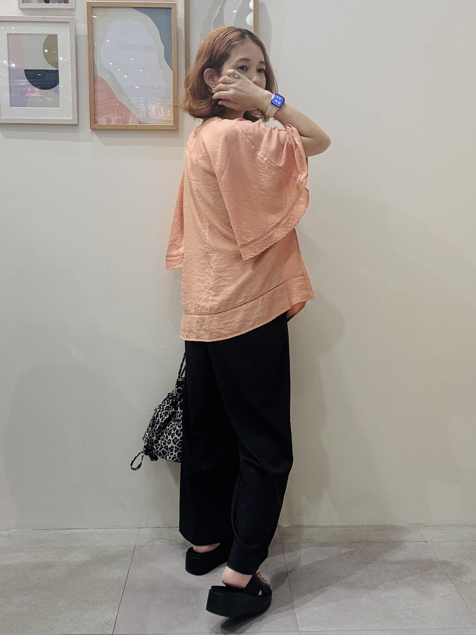 たけぴさんの「SHOO･LA･RUE｜【ひんやり/S-LL/洗濯機可】体型カバー ふんわりスラブポンチョ風ブラウス」を使ったコーディネート