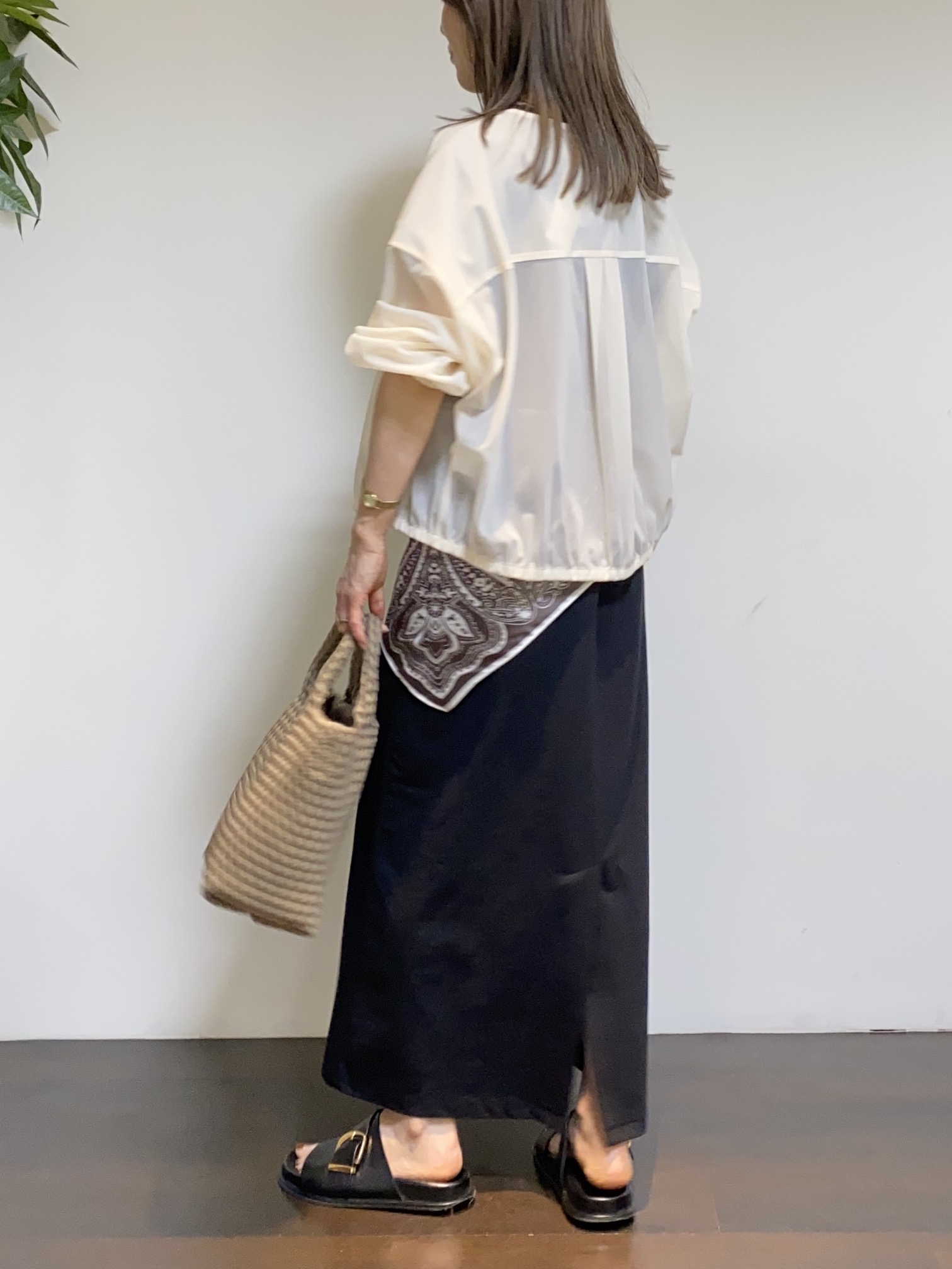 tomoさんの「UNTITLED｜トリコットシアーブラウス」を使ったコーディネート