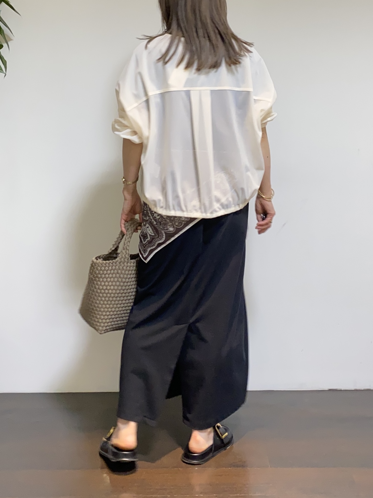 tomoさんの「UNTITLED｜トリコットシアーブラウス」を使ったコーディネート