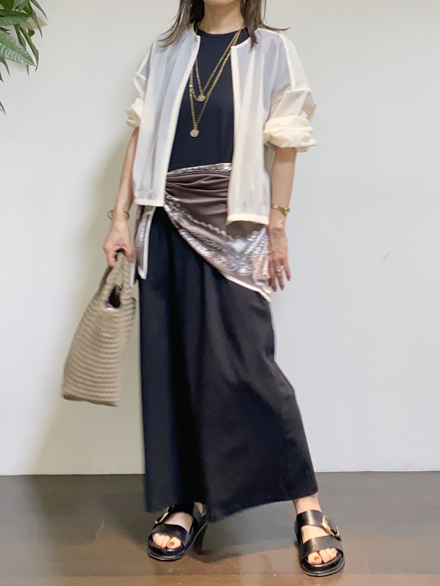 tomoさんの「UNTITLED｜トリコットシアーブラウス」を使ったコーディネート