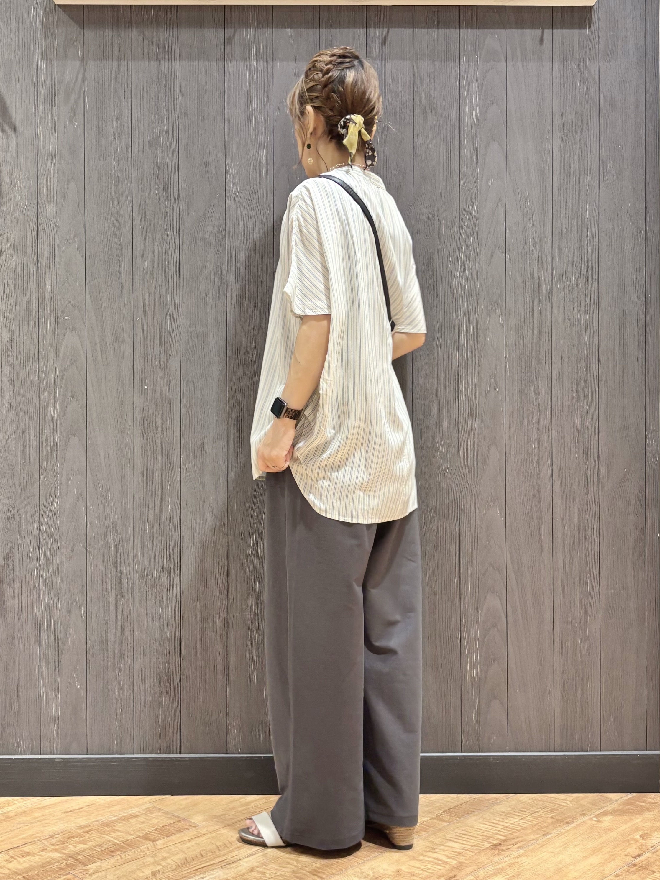 meiさんの「SHOO･LA･RUE｜【洗濯機可/体型カバー】とろみタックスキッパーブラウス」を使ったコーディネート