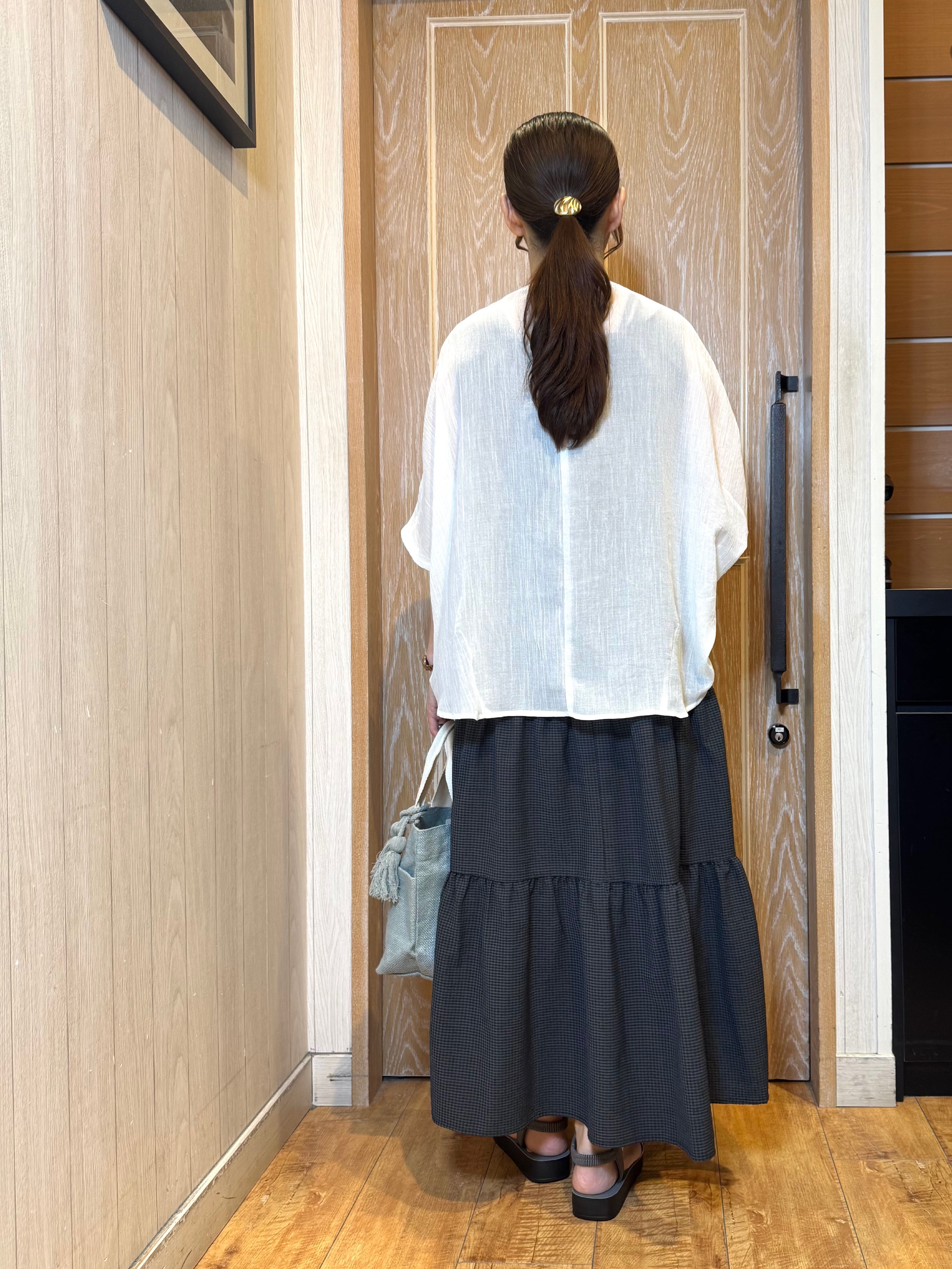 KAORIさんの「SHOO･LA･RUE｜【洗濯機可/選べる6色】ナチュラルな風合いが魅力 ゆったり楊柳シアードルマンブラウス」を使ったコーディネート