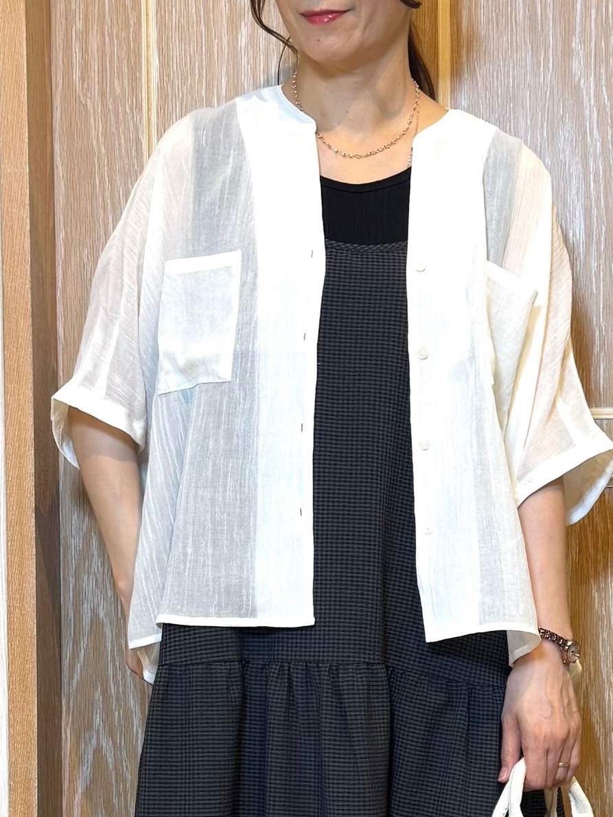 KAORIさんの「SHOO･LA･RUE｜【洗濯機可/選べる6色】ナチュラルな風合いが魅力 ゆったり楊柳シアードルマンブラウス」を使ったコーディネート