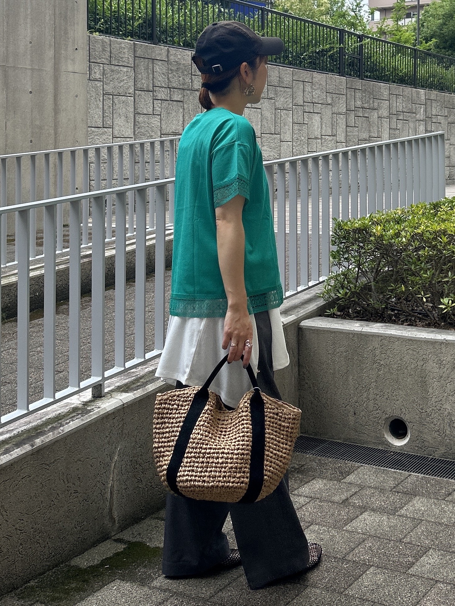 ga_riさんの「THE SHOP TK｜【インせず着られる】モチーフレース切替Tシャツ」を使ったコーディネート